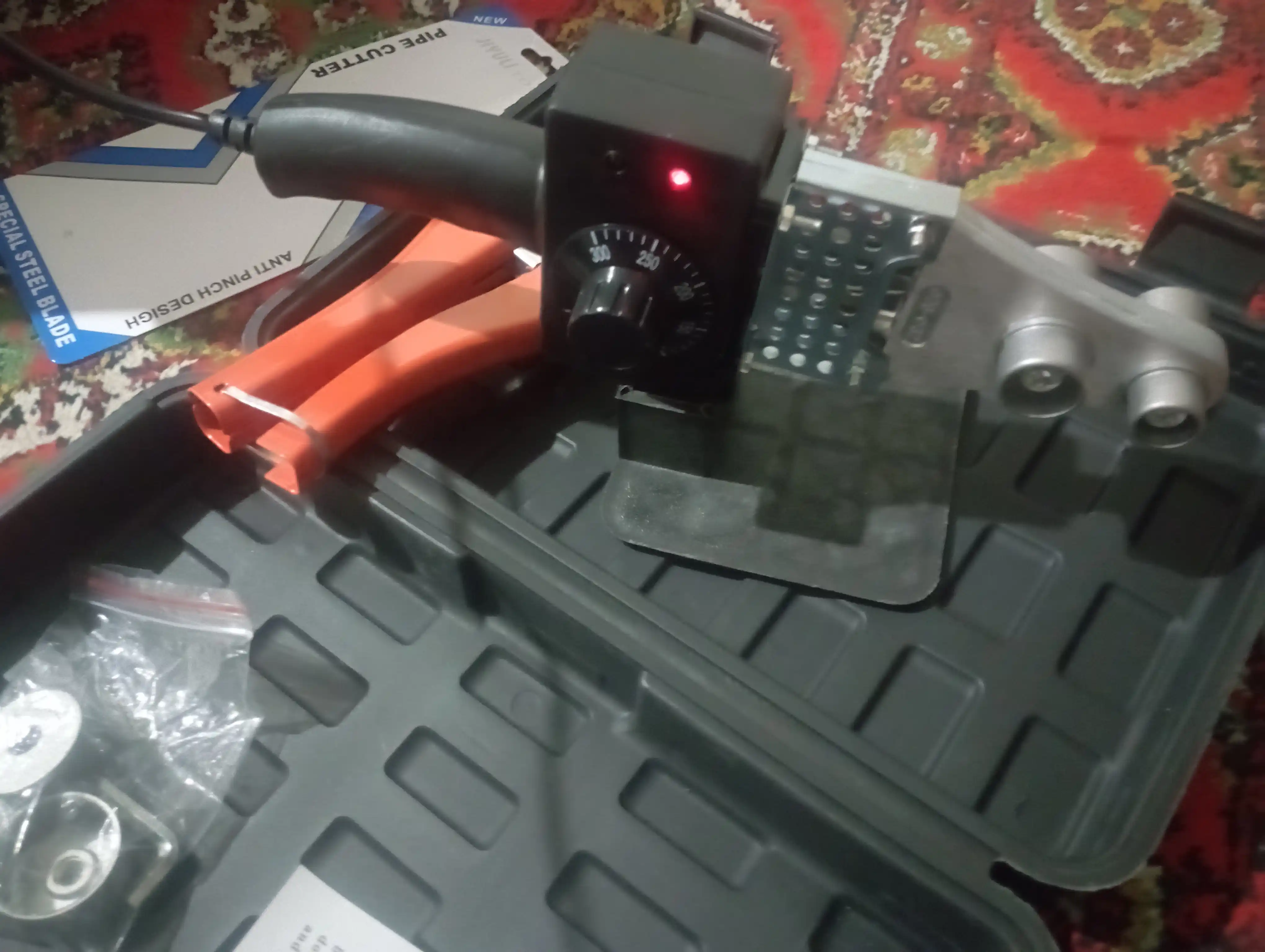 Plastik quvurlarini payvandlash uchun santexnik dazmol, utuk santexnik
