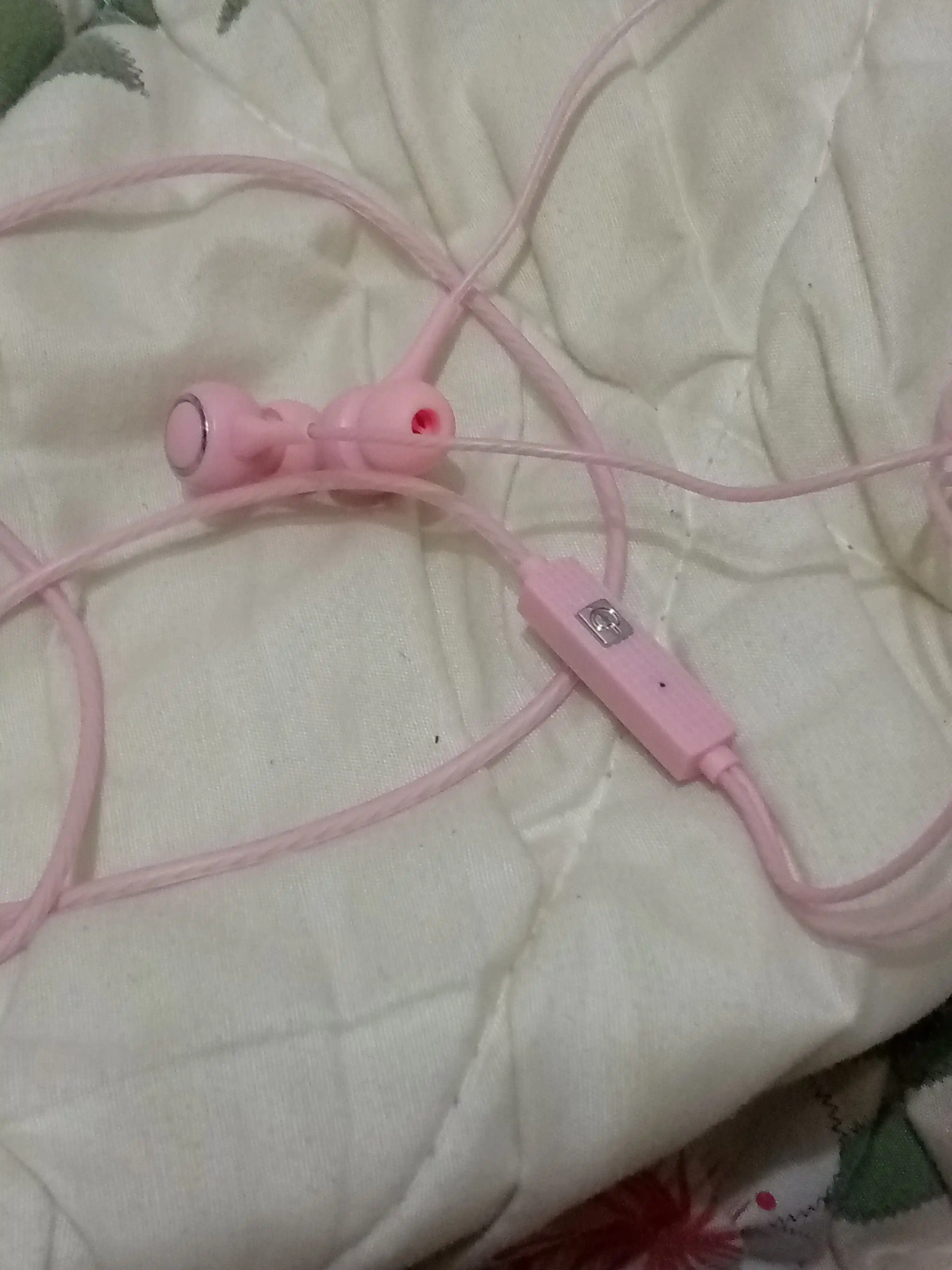 Simli quloqchin KIN K28, mikrofonli, 3.5mm jack, 10mm dinamik, 1.3m kabel