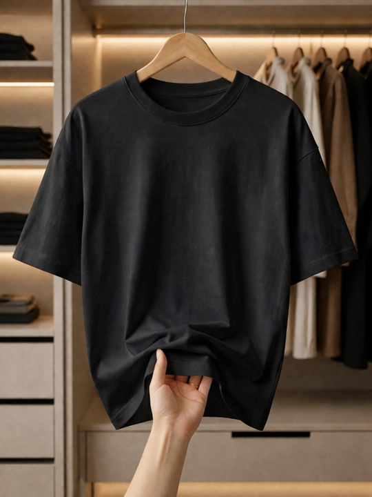 Ayollar uchun asosiy futbolka - har kun uchun universal uslub