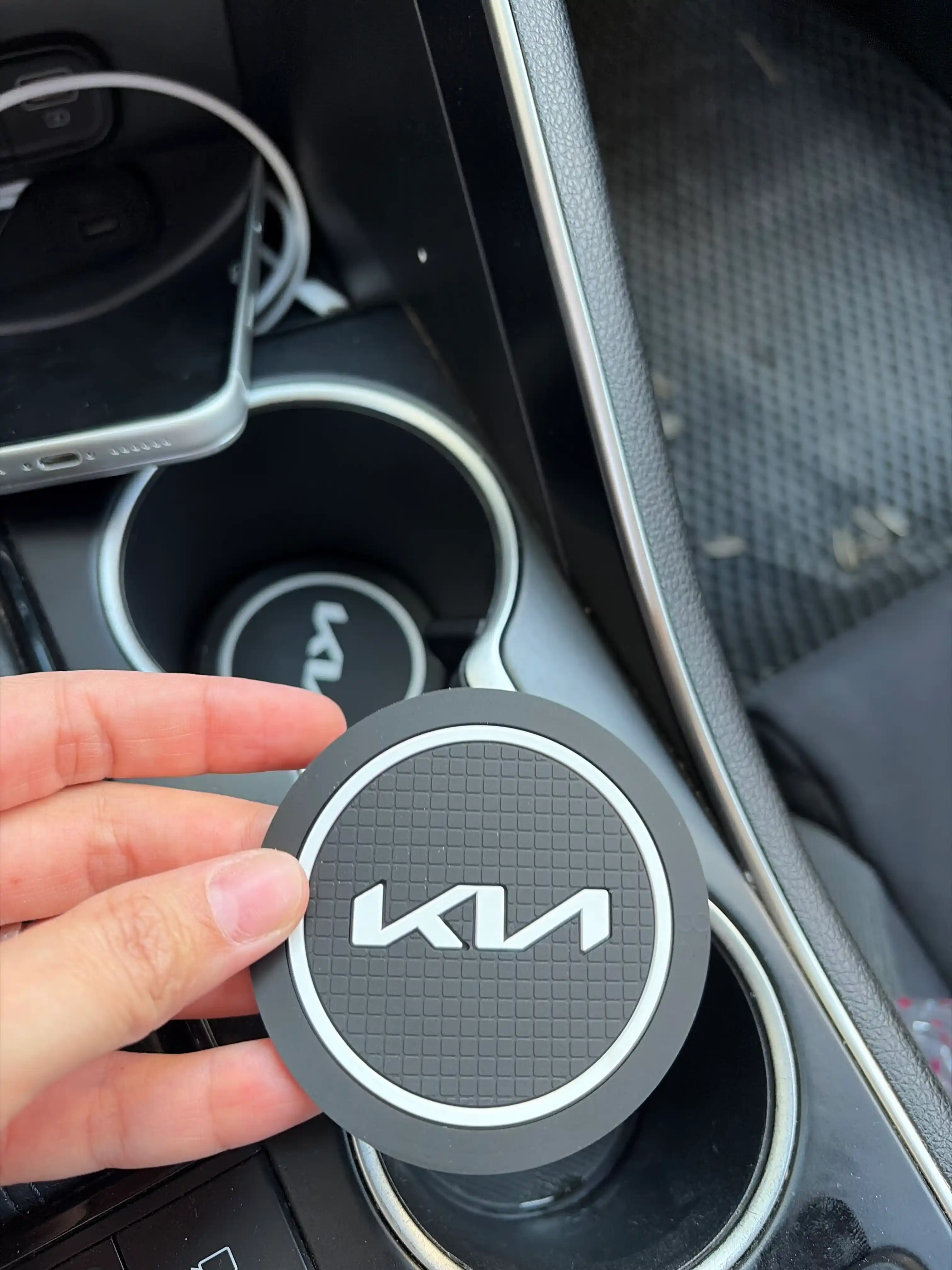 Коврик противоскользящий в подстаканник для автомобилей KIA