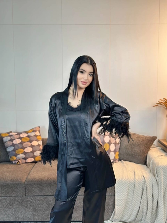 Ayollar uchun atlas pijama to'plami, patli xalat, mayka va shim, 3 qismli - 