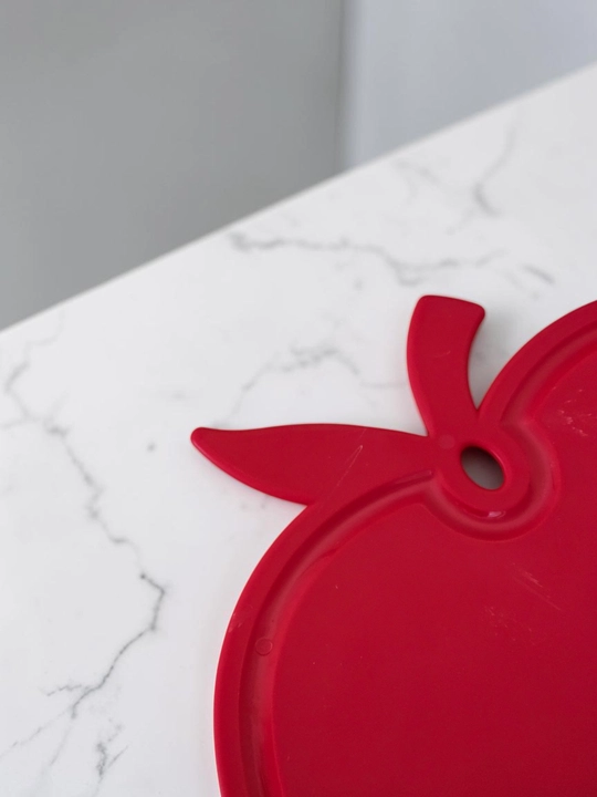 Plastmassa kesish taxtasi, oshxona olmasi, mahsulotlarni kesish uchun mo‘ljallangan
