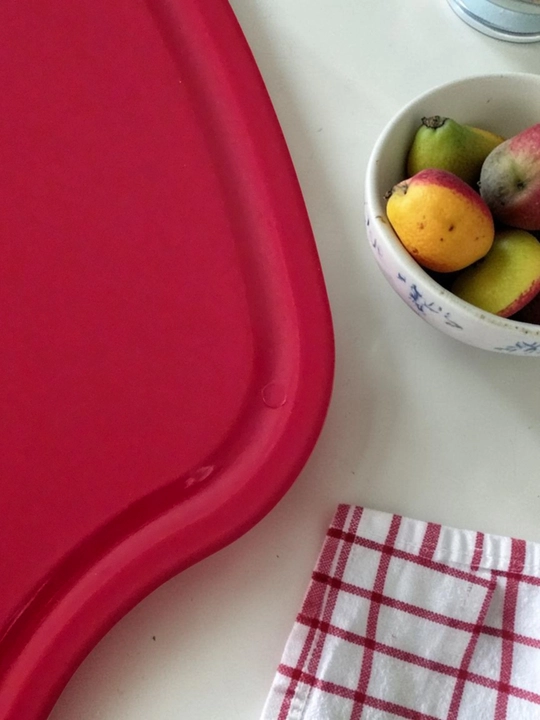 Plastmassa kesish taxtasi, oshxona olmasi, mahsulotlarni kesish uchun mo‘ljallangan