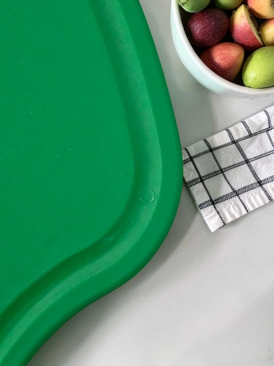 Plastmassa kesish taxtasi, oshxona olmasi, mahsulotlarni kesish uchun mo‘ljallangan