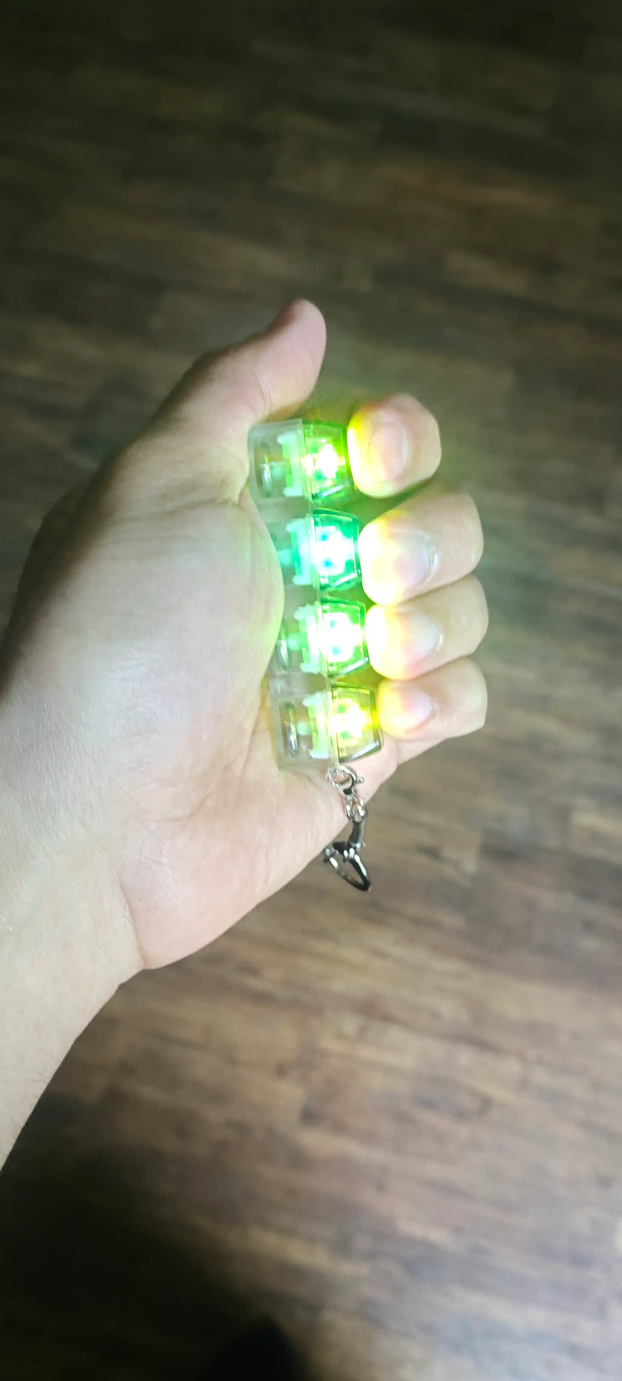 Keycap, Stressga qarshi brelok tugmasi, brelok klaviaturasi bosilganda yonadi va bosadi