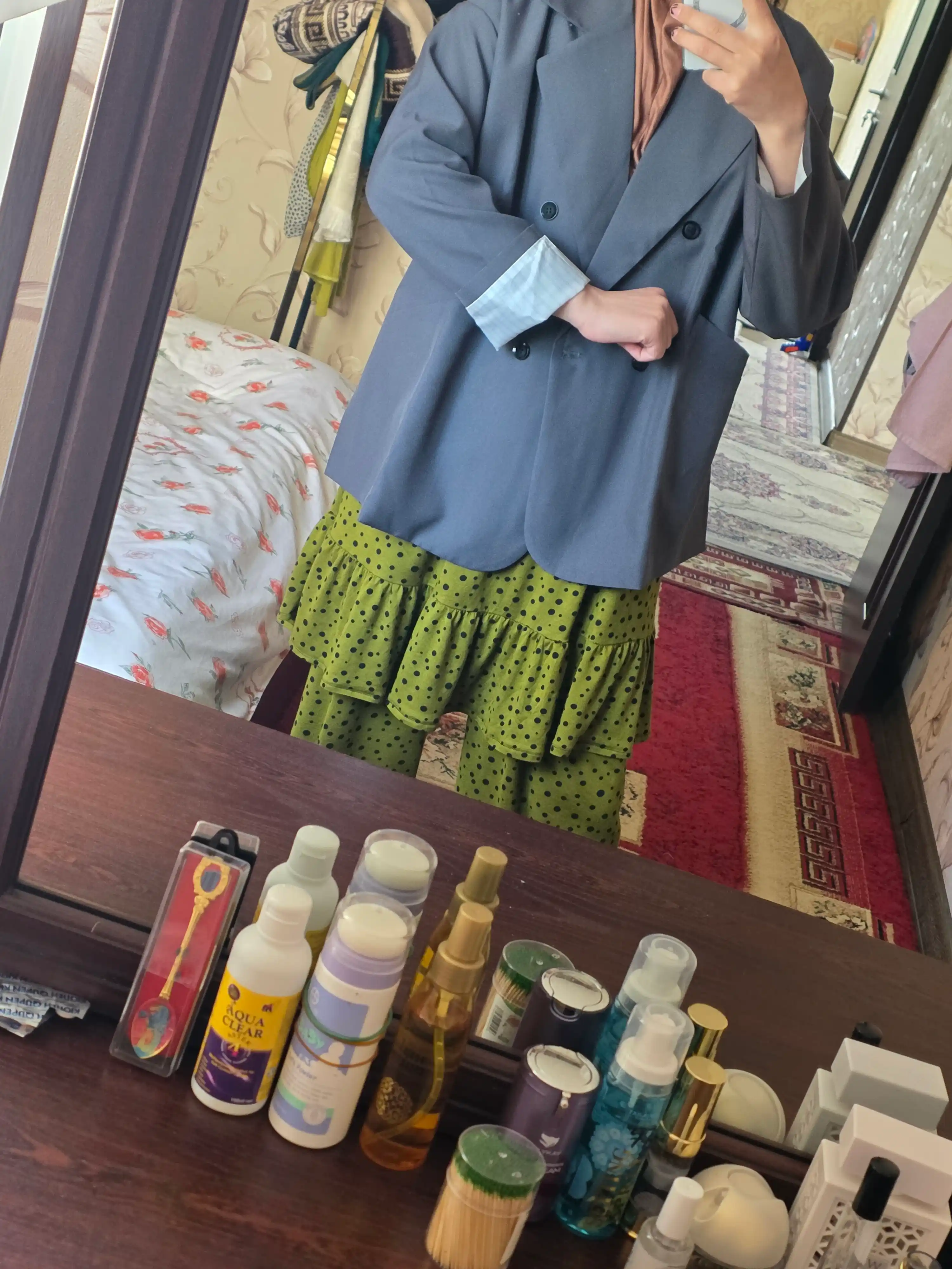 Женский пиджак oversize — не плотная, подходит для тёплых дней осени и весны