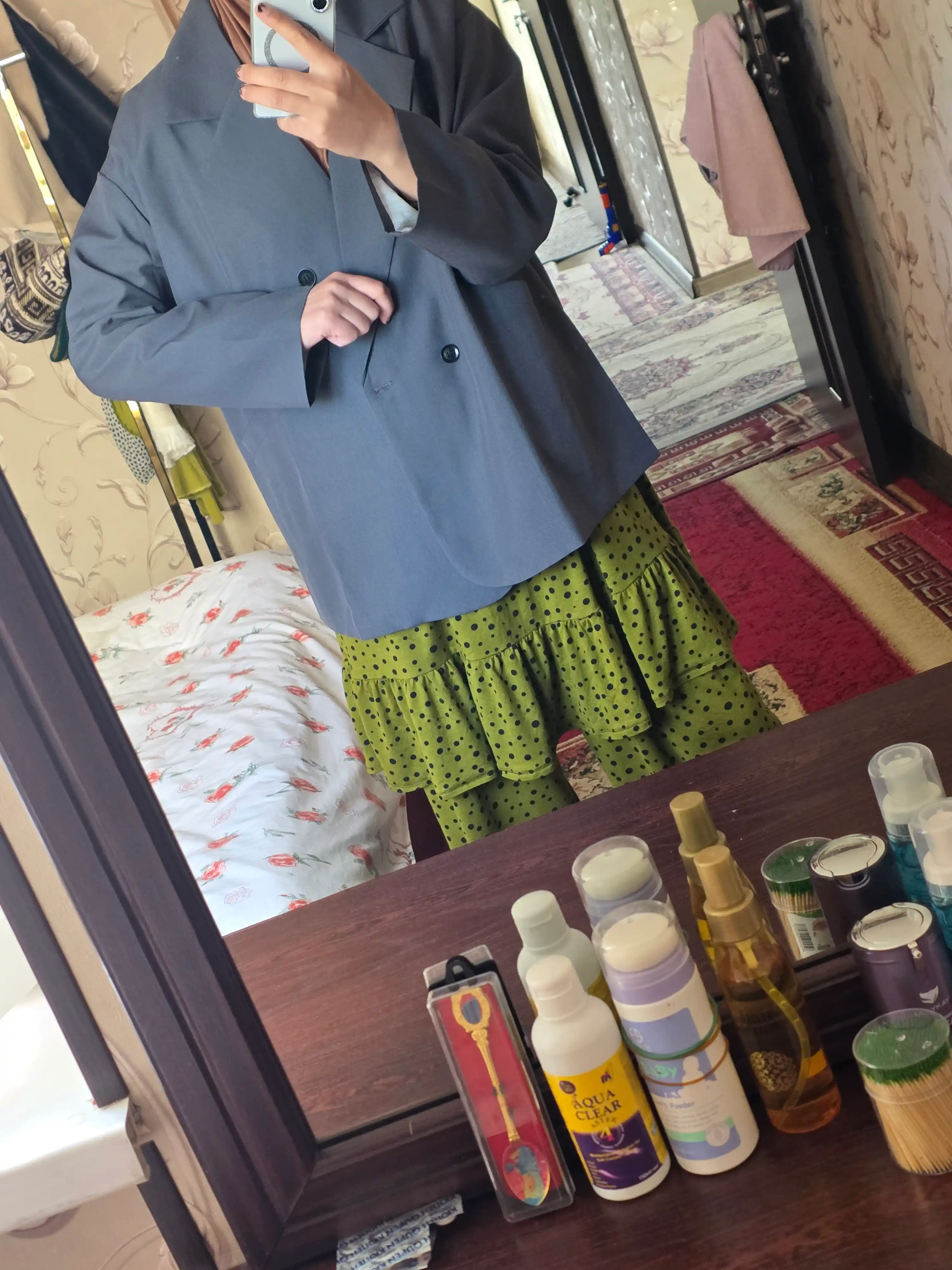 Женский пиджак oversize — не плотная, подходит для тёплых дней осени и весны