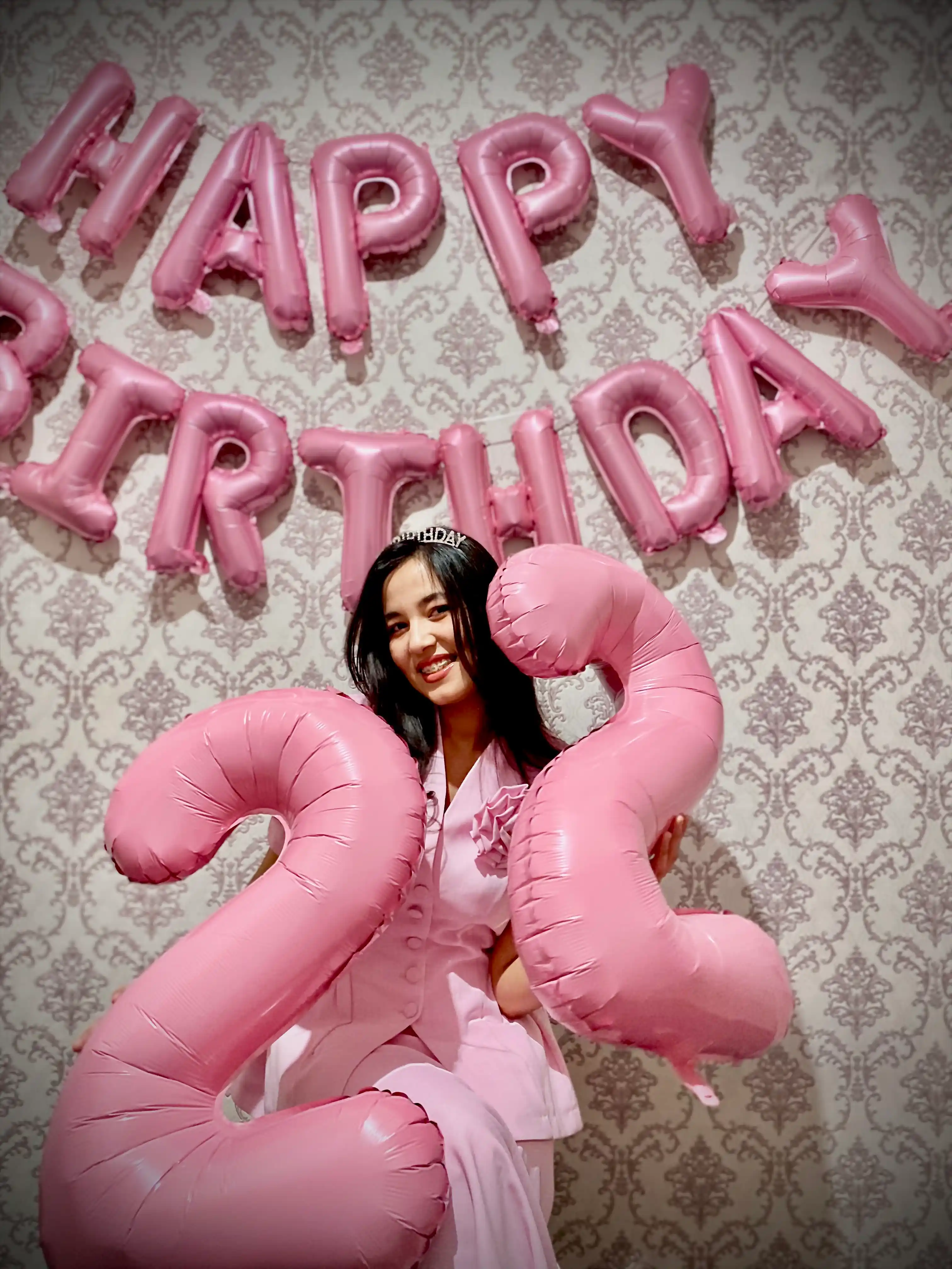 Шарики буквы "Happy Birthday", надпись на стену
