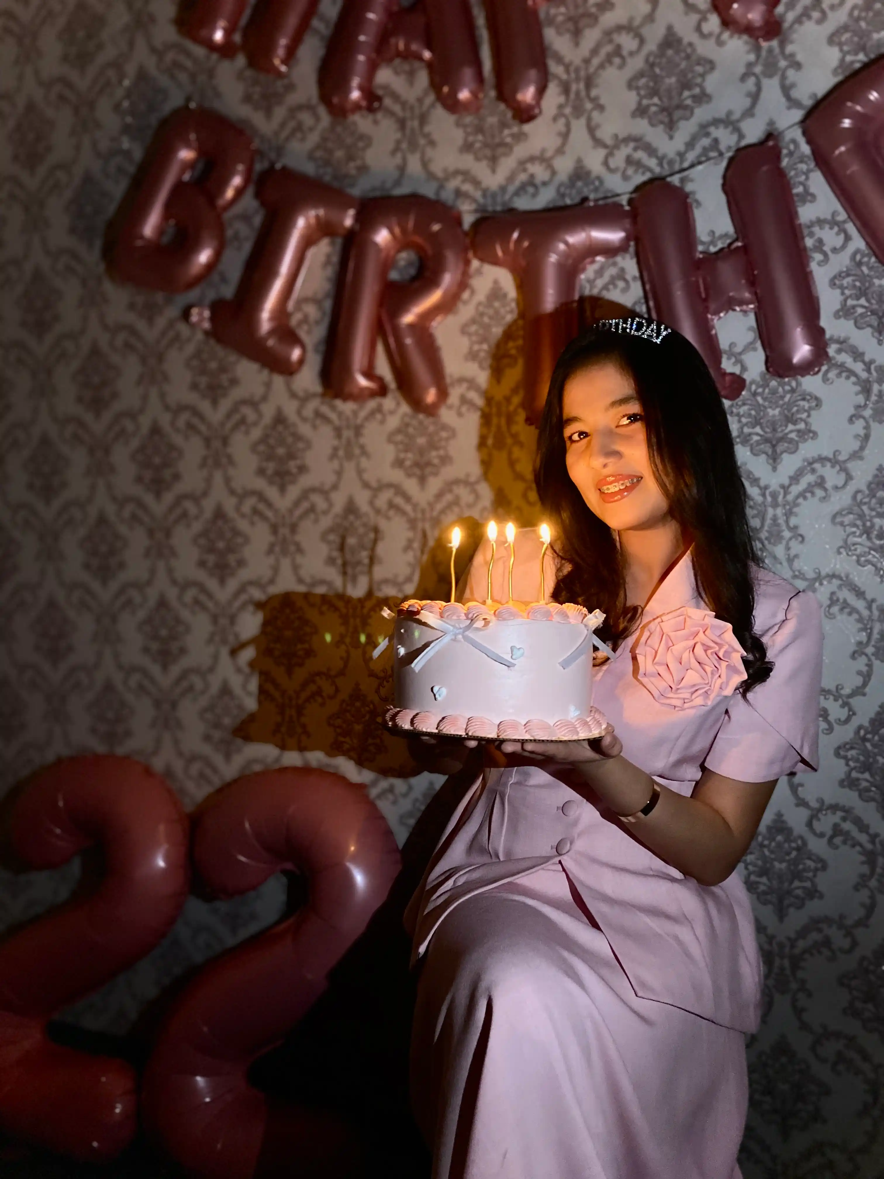 Шарики буквы "Happy Birthday", надпись на стену
