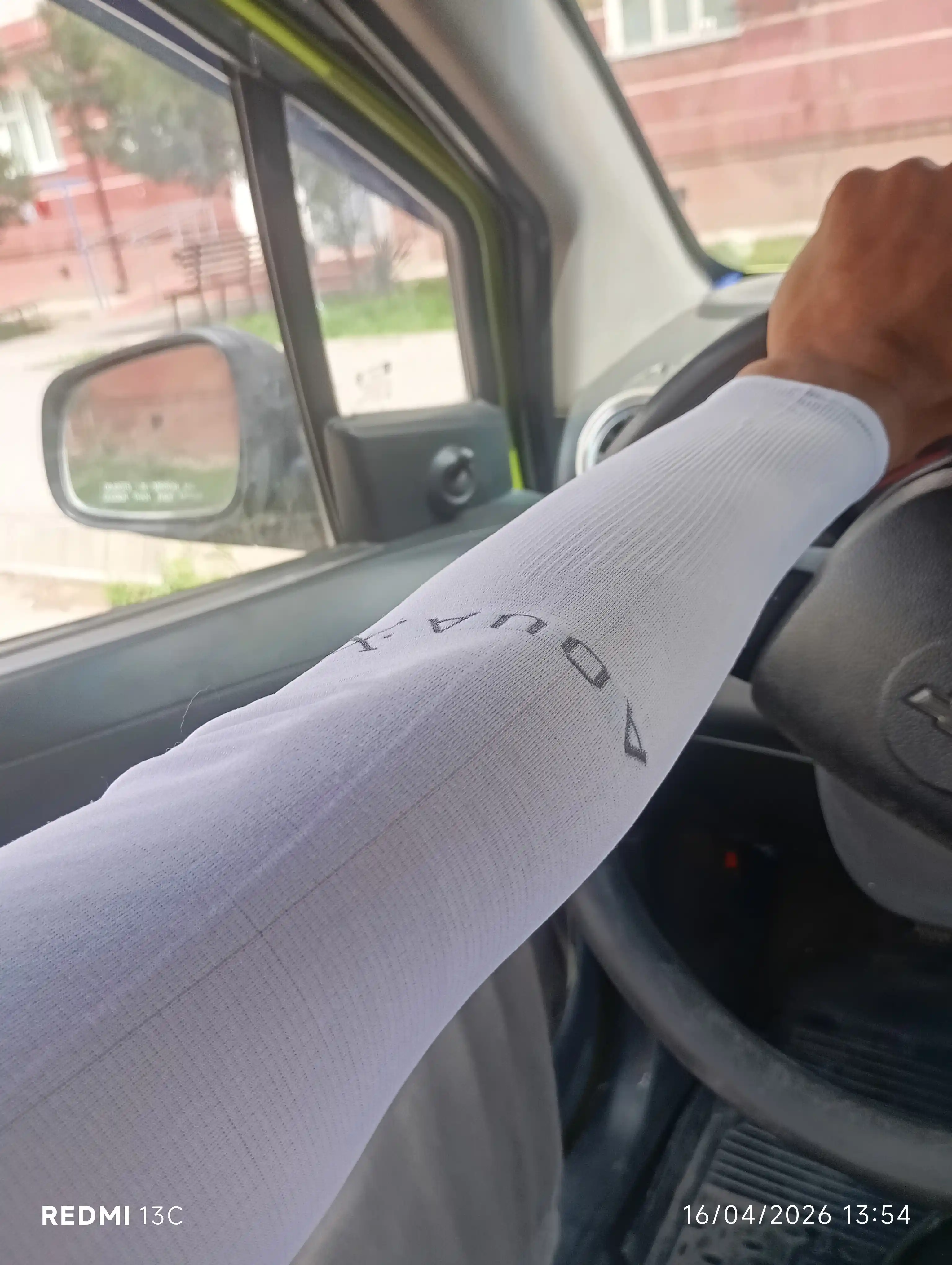 Yenglar kompression AquaX, quyosh va UV nuridan himoyalovchi va sovuq effekti bilan, sport