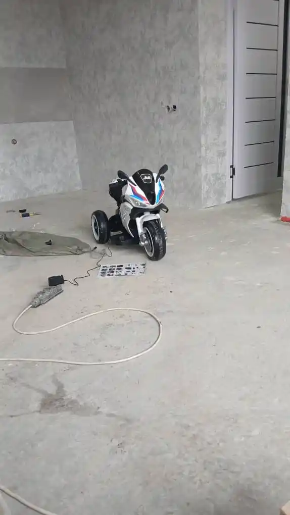 Bolalar elektr transporti-elektromototsikl