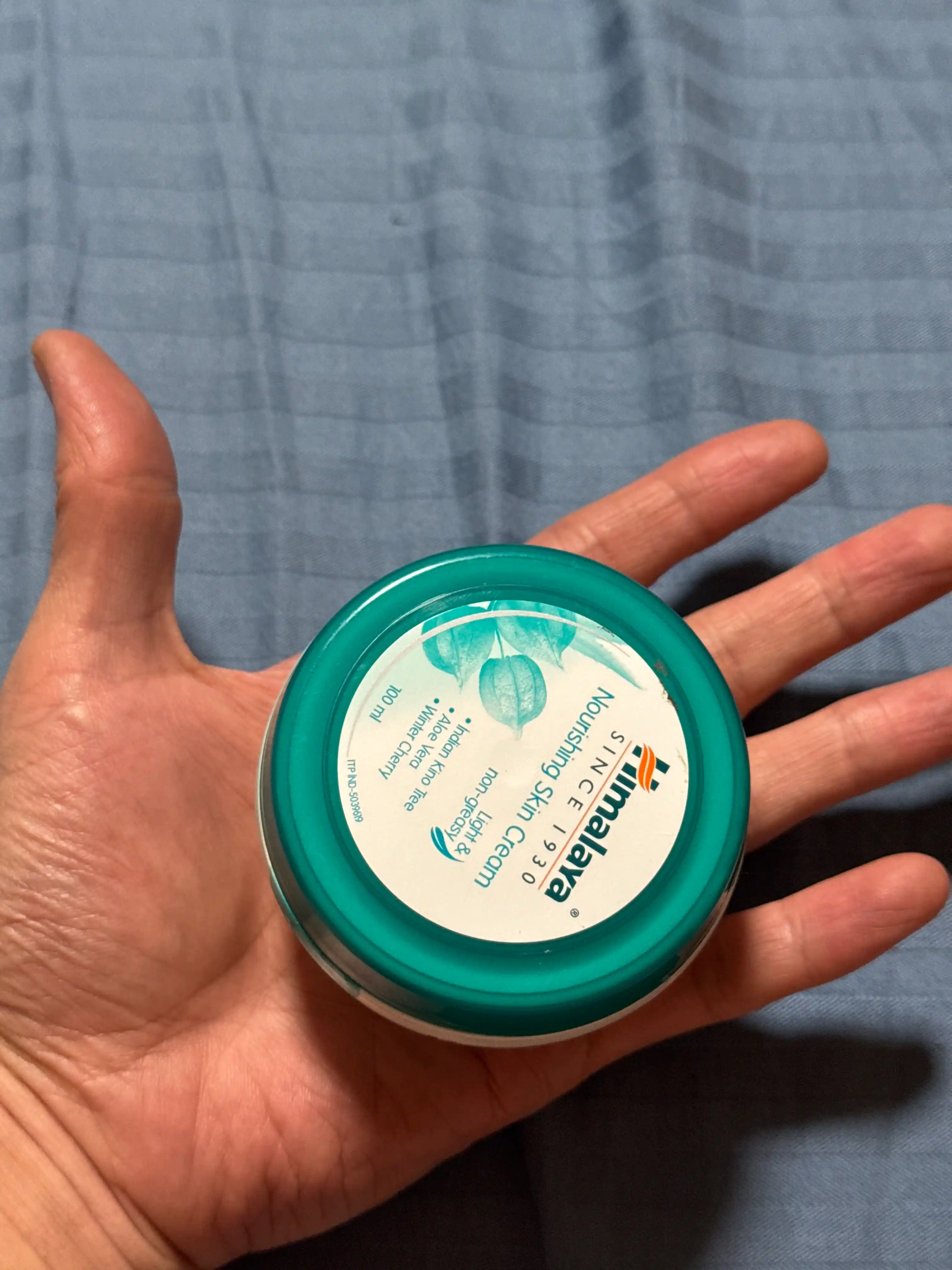 Himalaya oziqlantiruvchi teri kremi - kundalik teri parvarishi uchun yengil krem