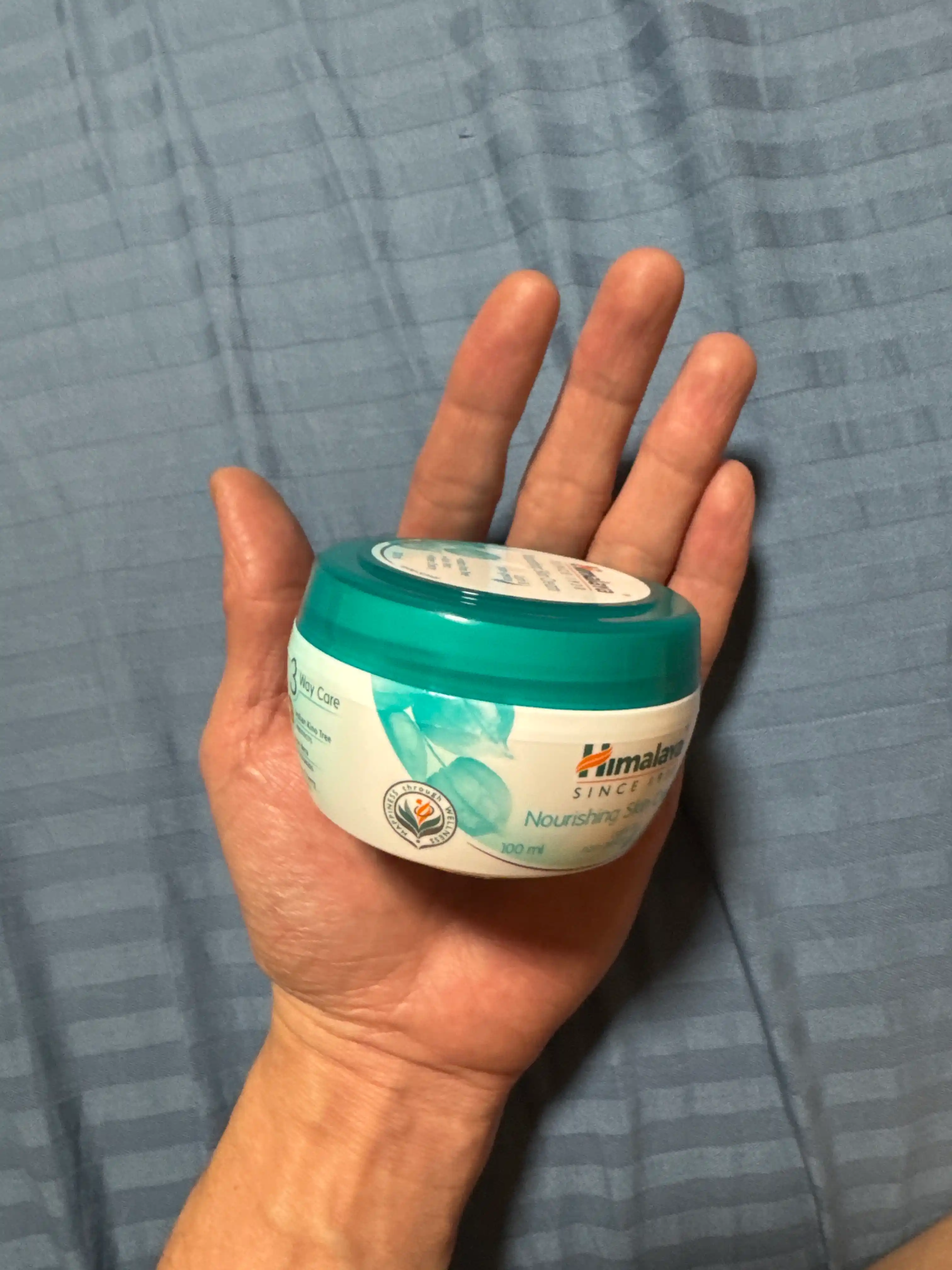 Himalaya oziqlantiruvchi teri kremi - kundalik teri parvarishi uchun yengil krem