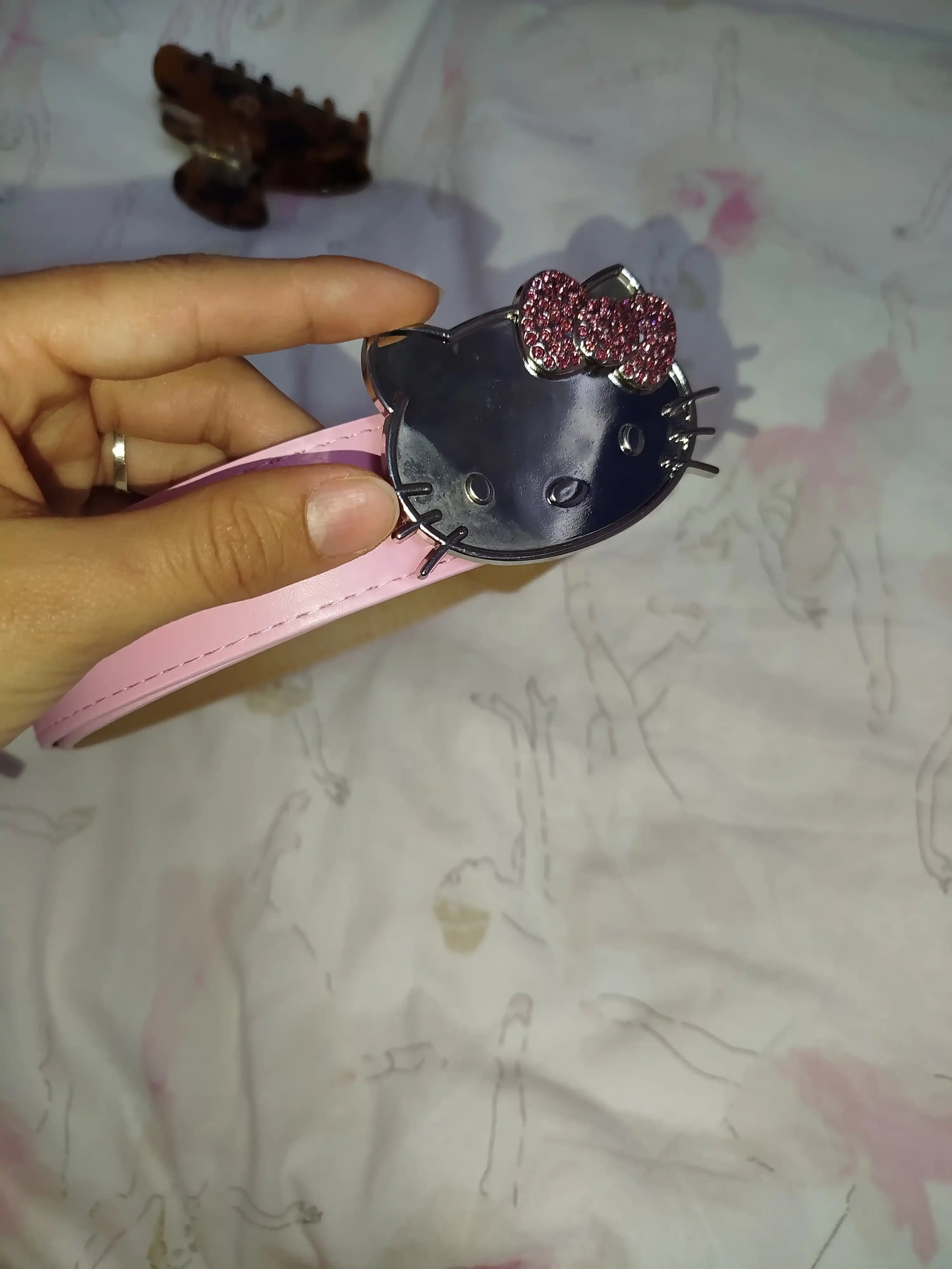 Ayollar kamarlari, y2k drayn, Hello Kitty