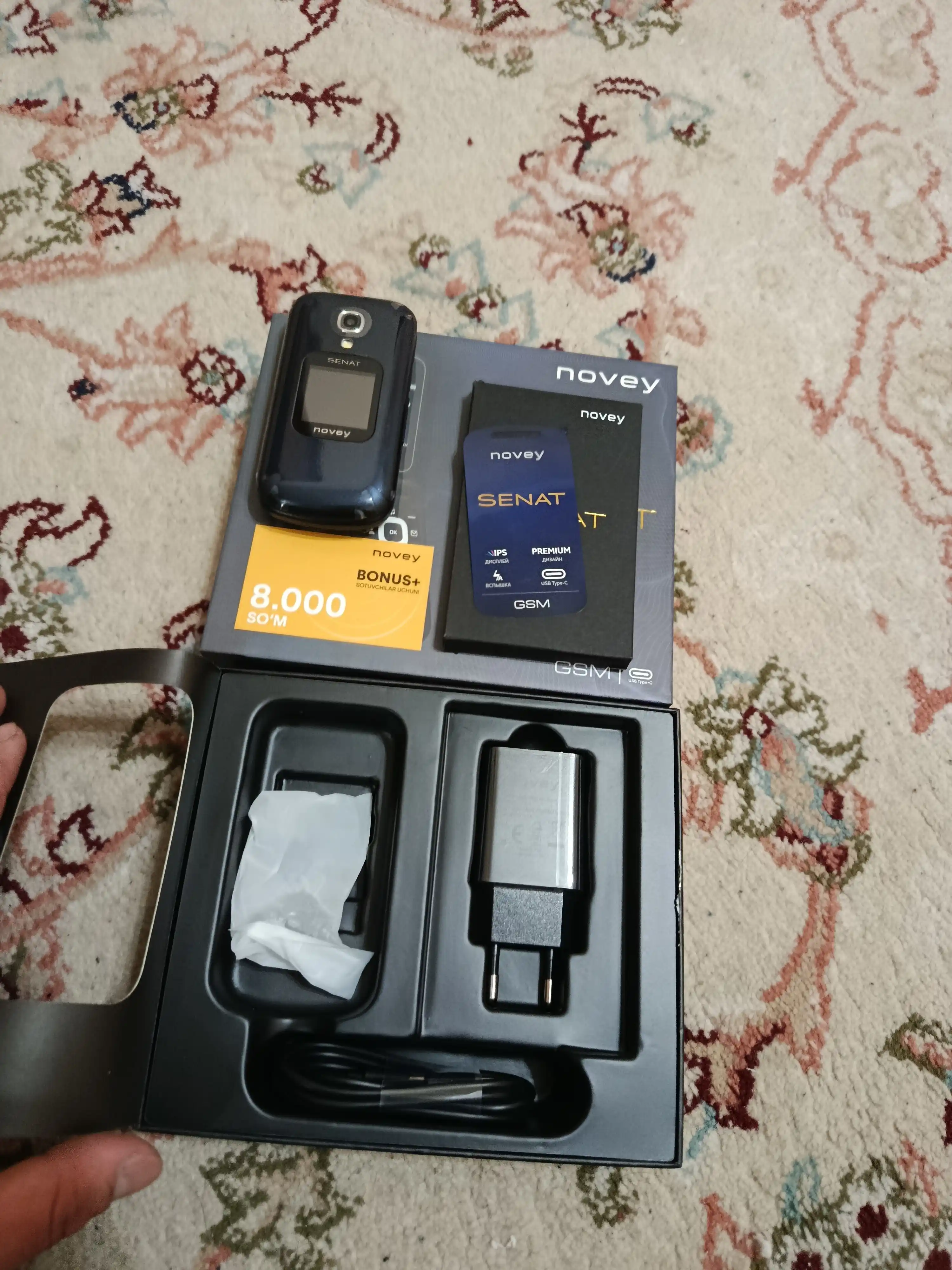 Novey Senat GSM mobil telefon-raskladushka, 2 SIM, kamera bor