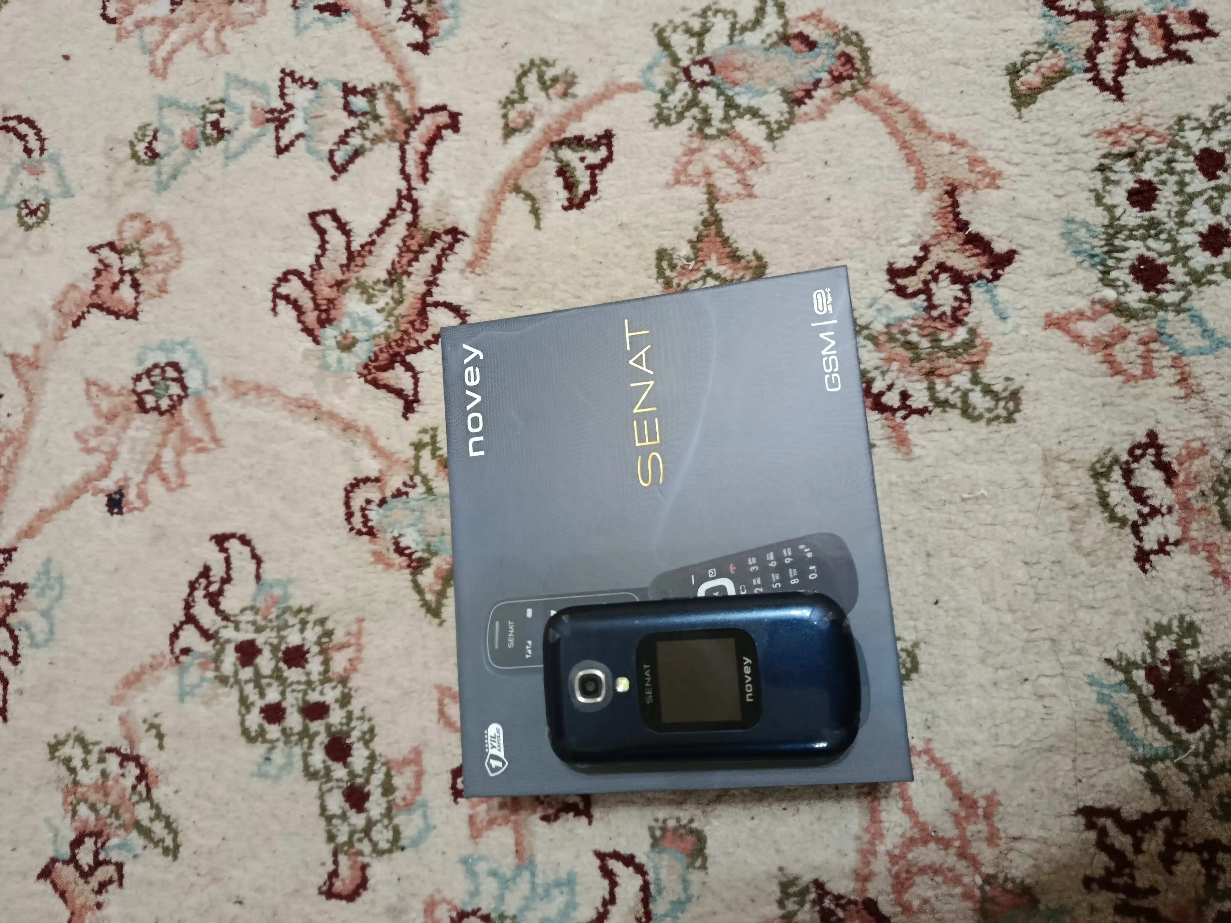 Novey Senat GSM mobil telefon-raskladushka, 2 SIM, kamera bor