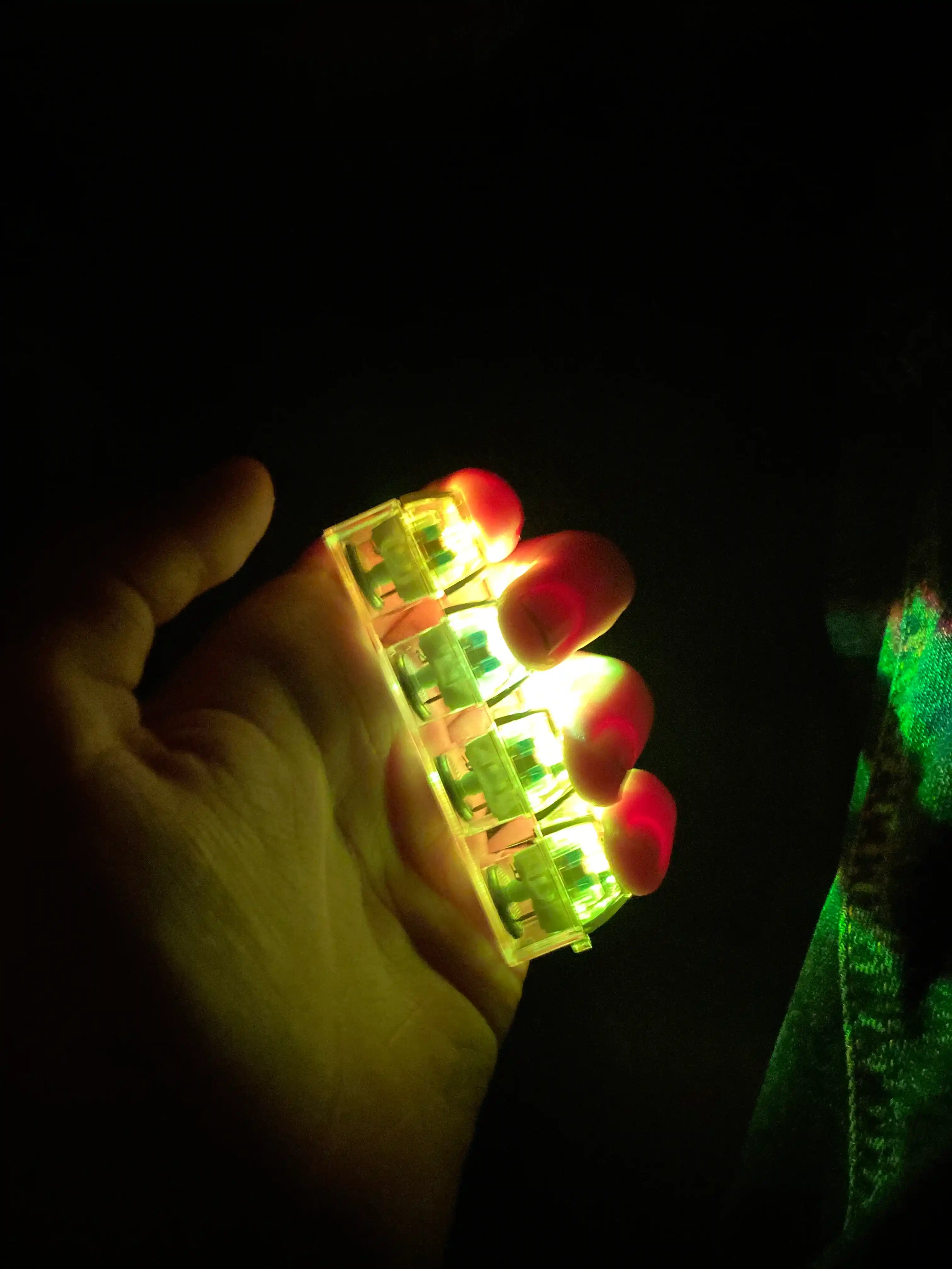 Антистресс брелок-клавиатура — гаджет с RGB-подсветкой для концентрации внимания