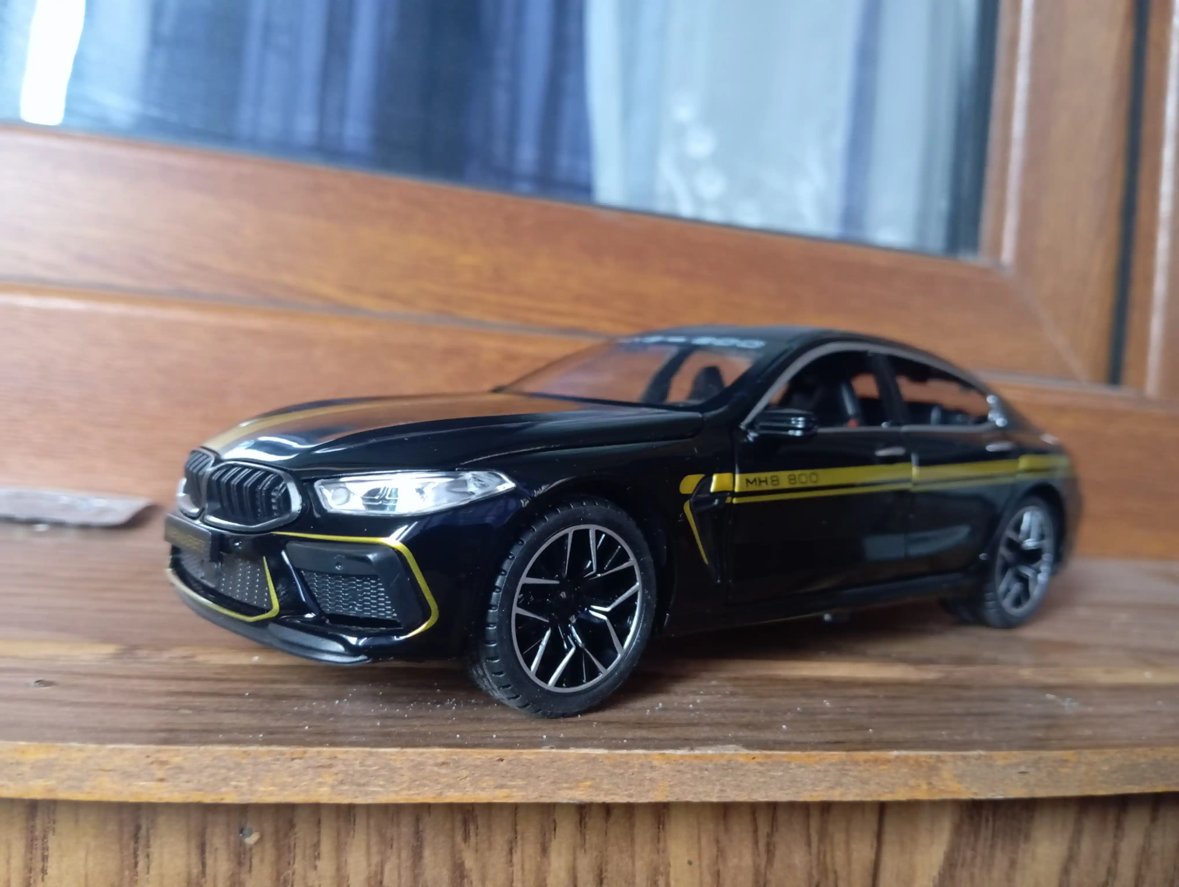 Kolleksion model BMW M8, 1:24, 21 sm