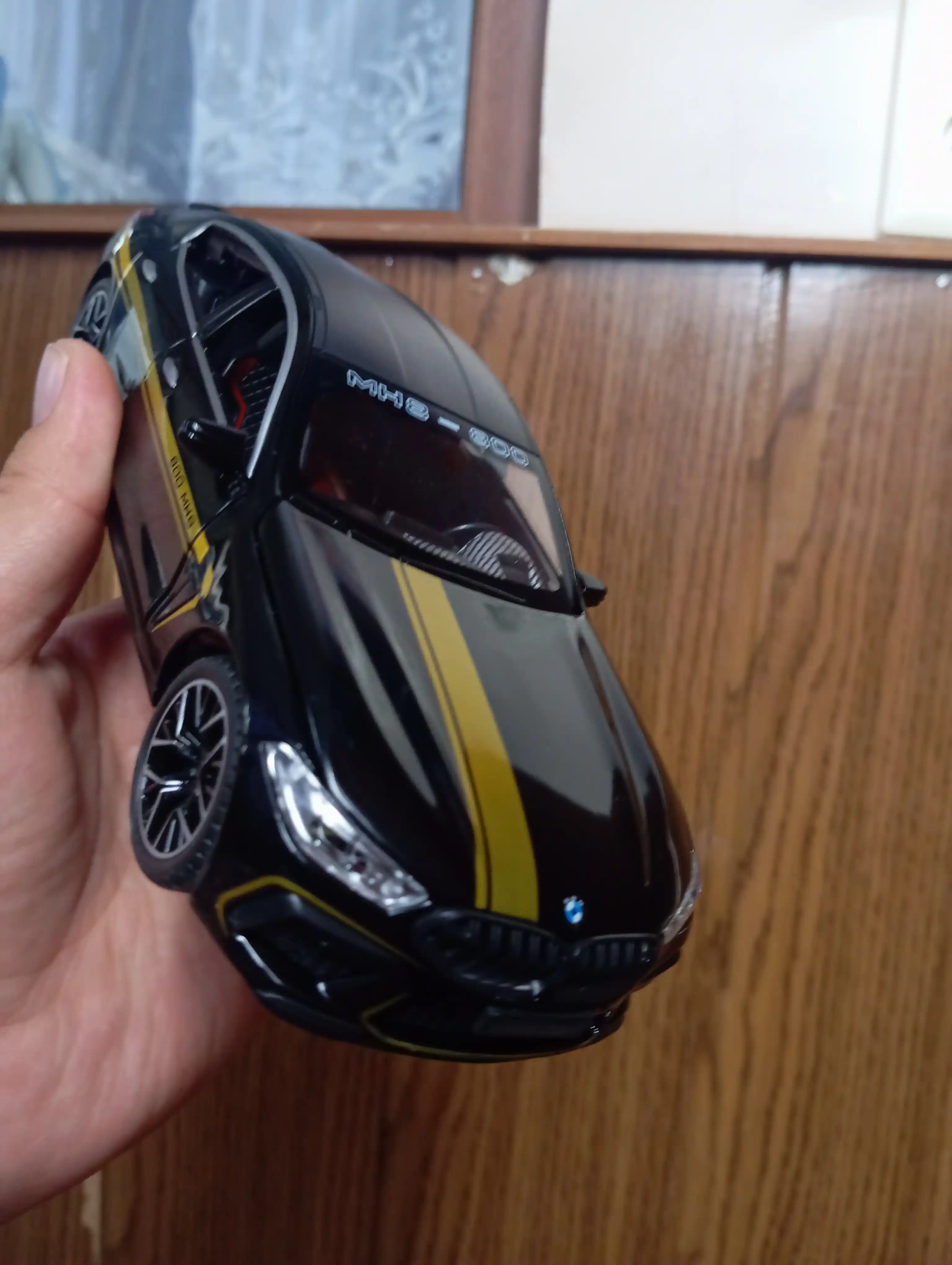 Kolleksion model BMW M8, 1:24, 21 sm
