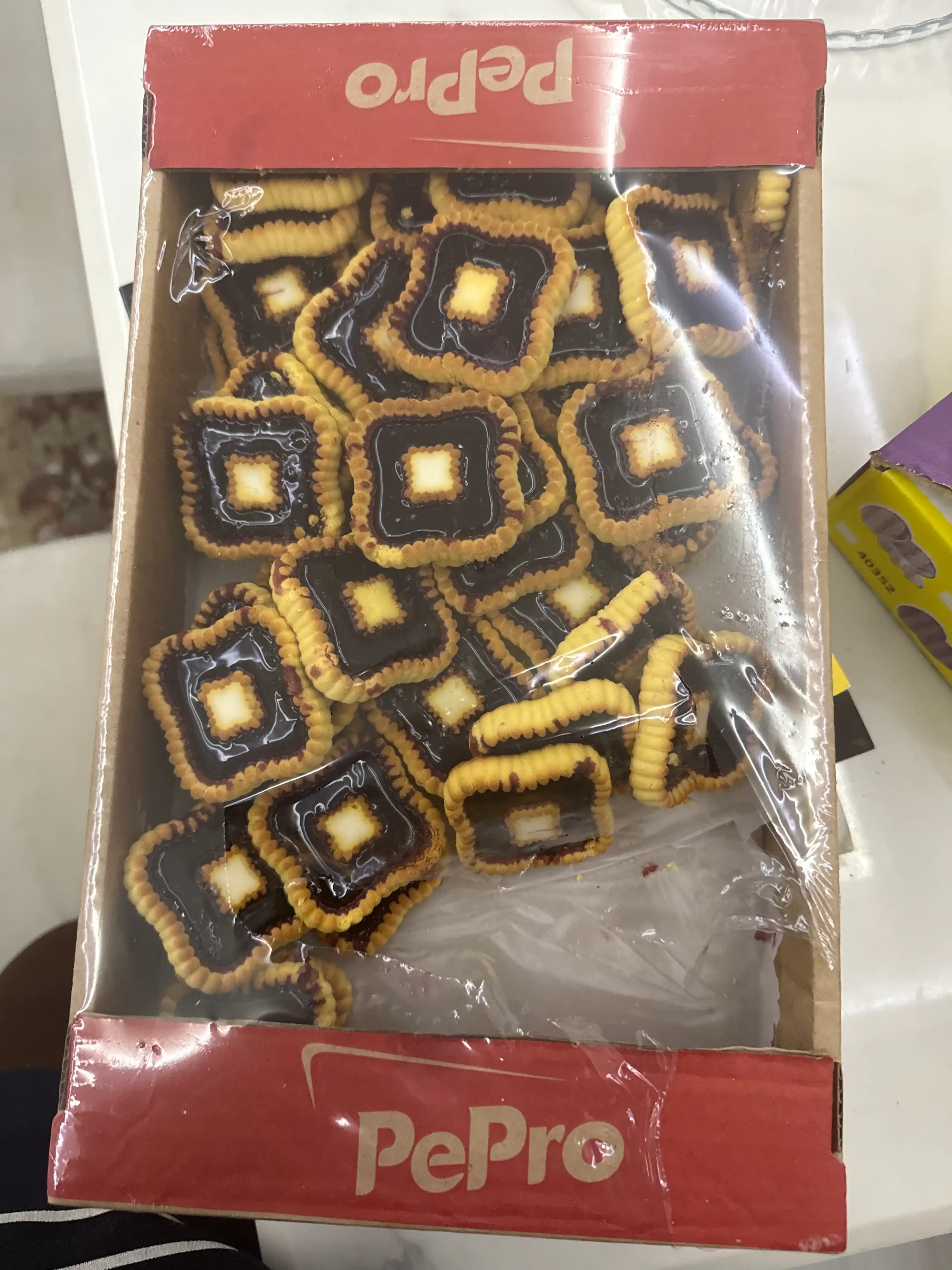 Pechenye nachinka yogli oq va jeleli dekor 3 ta ta’m qora smorodina apelsin, malina, 1 kg