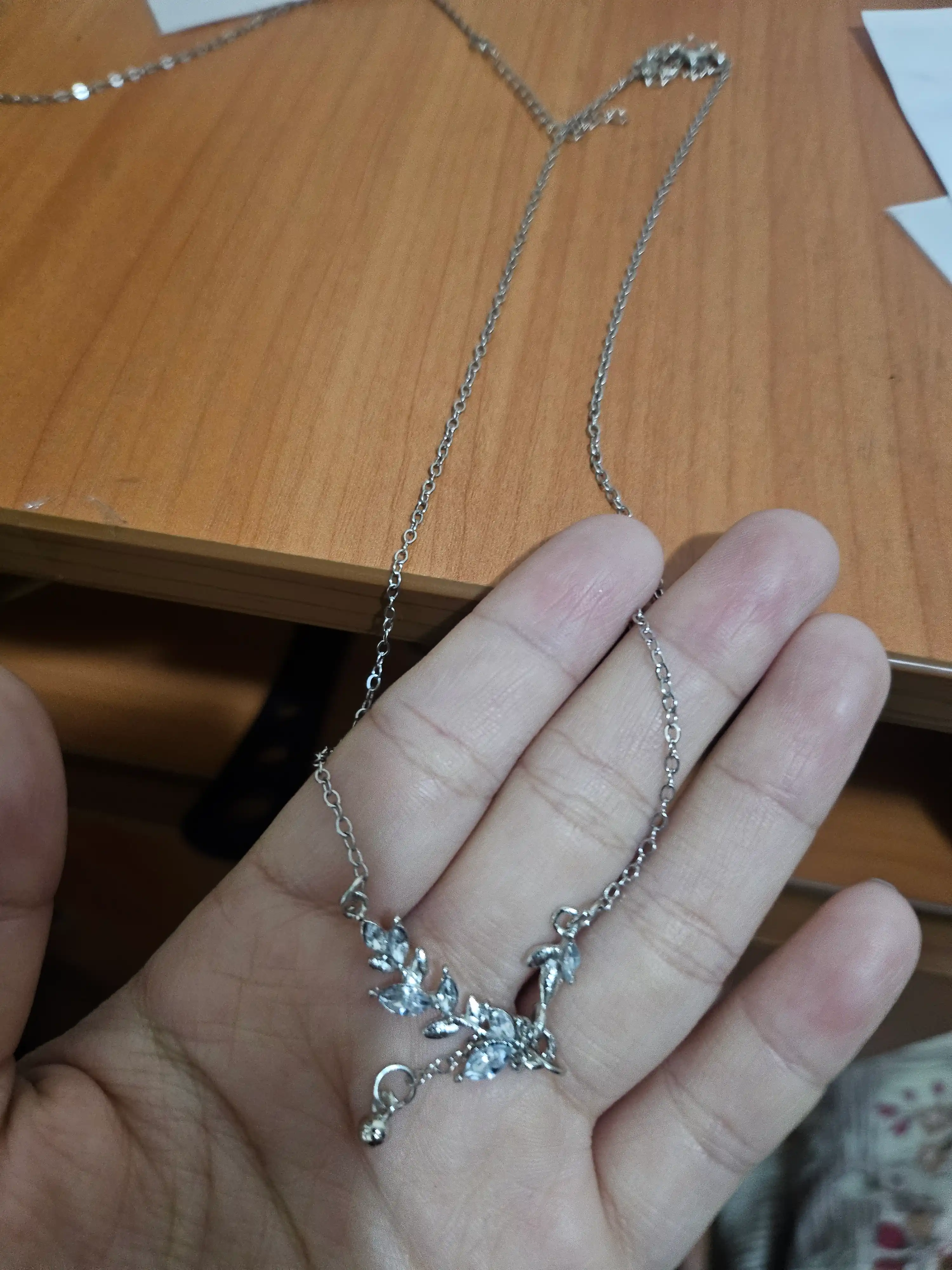 Ayollar uchun nafis ishlangan o'zgacha zanjir, bo'yin zanjiri