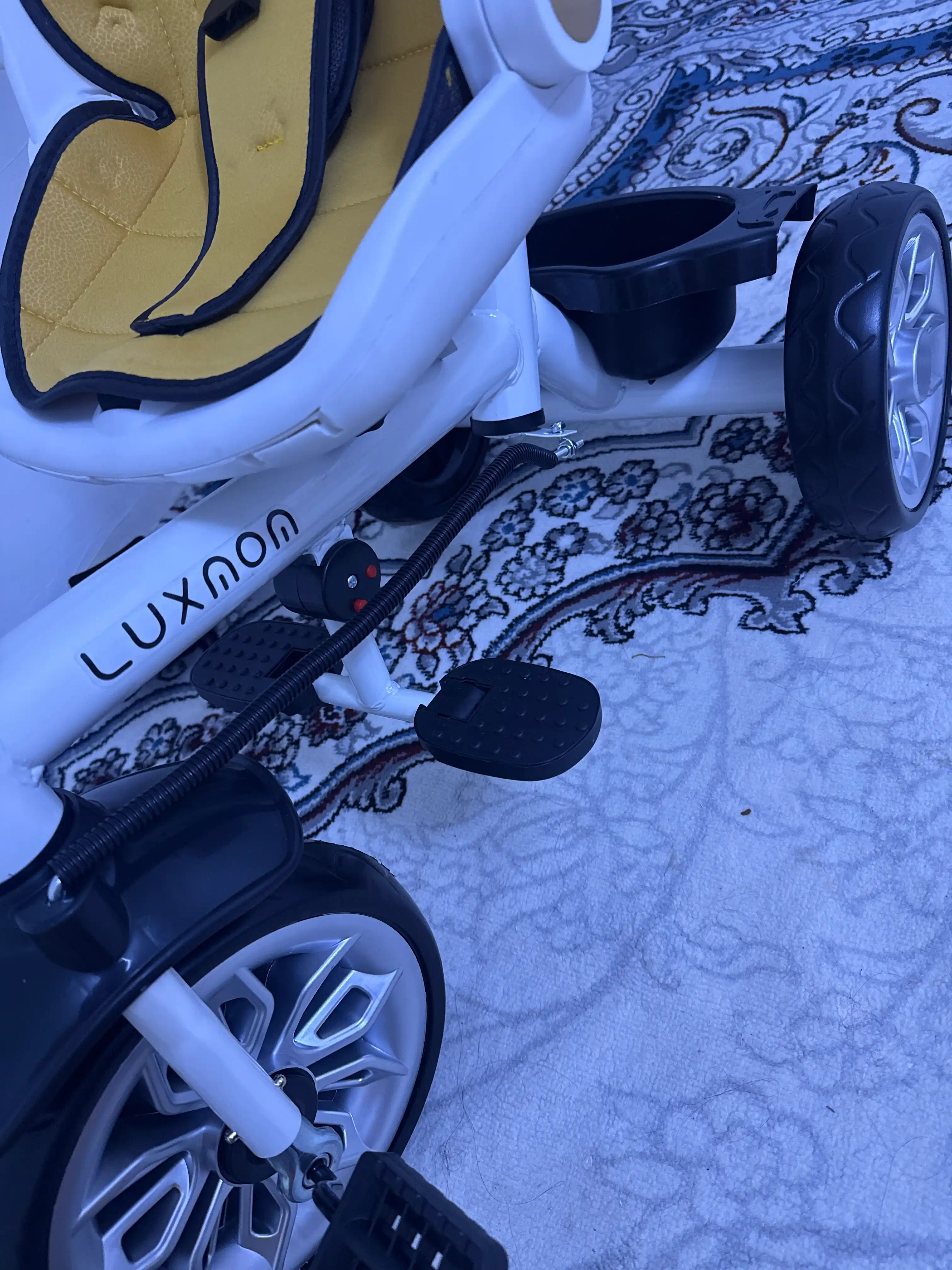 Velosiped aravachasi, 3 g'ildirakli, 360 aylanadigan o'rindiq bilan