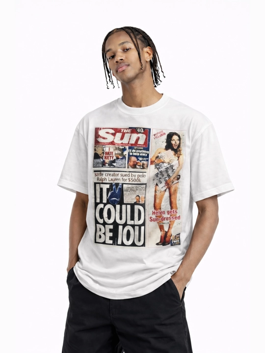 Y2K uslubidagi oversize futbolka gazeta print bilan — streetwear, unisex, oq rang
