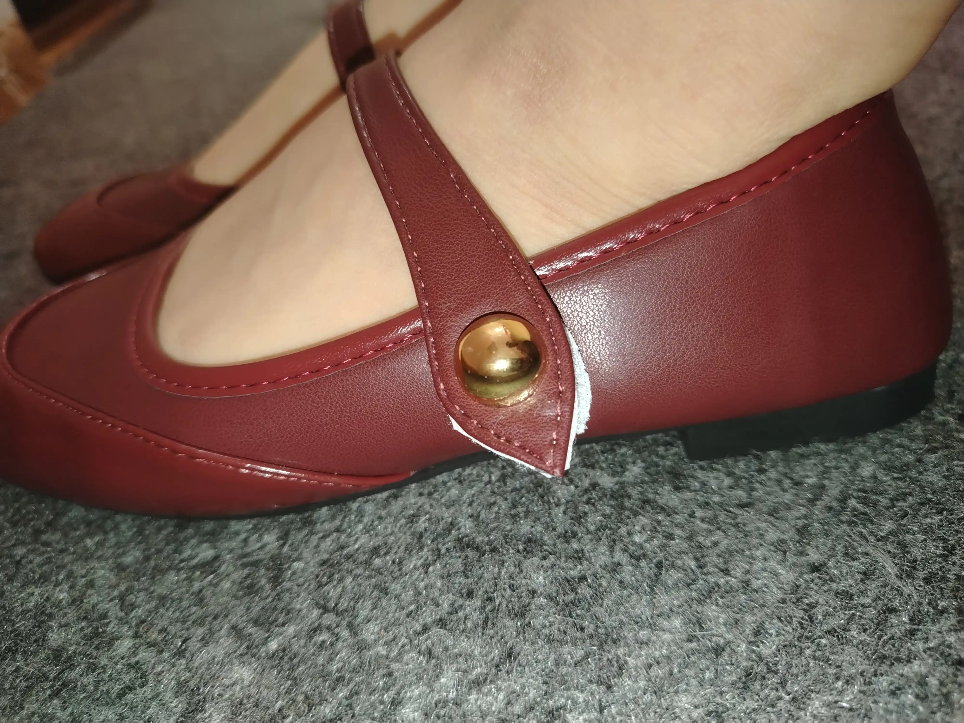 Ayollar baletkalari Mary Jane, charm, tugmali, kvadrat burunli va poshzasiz tuflilar