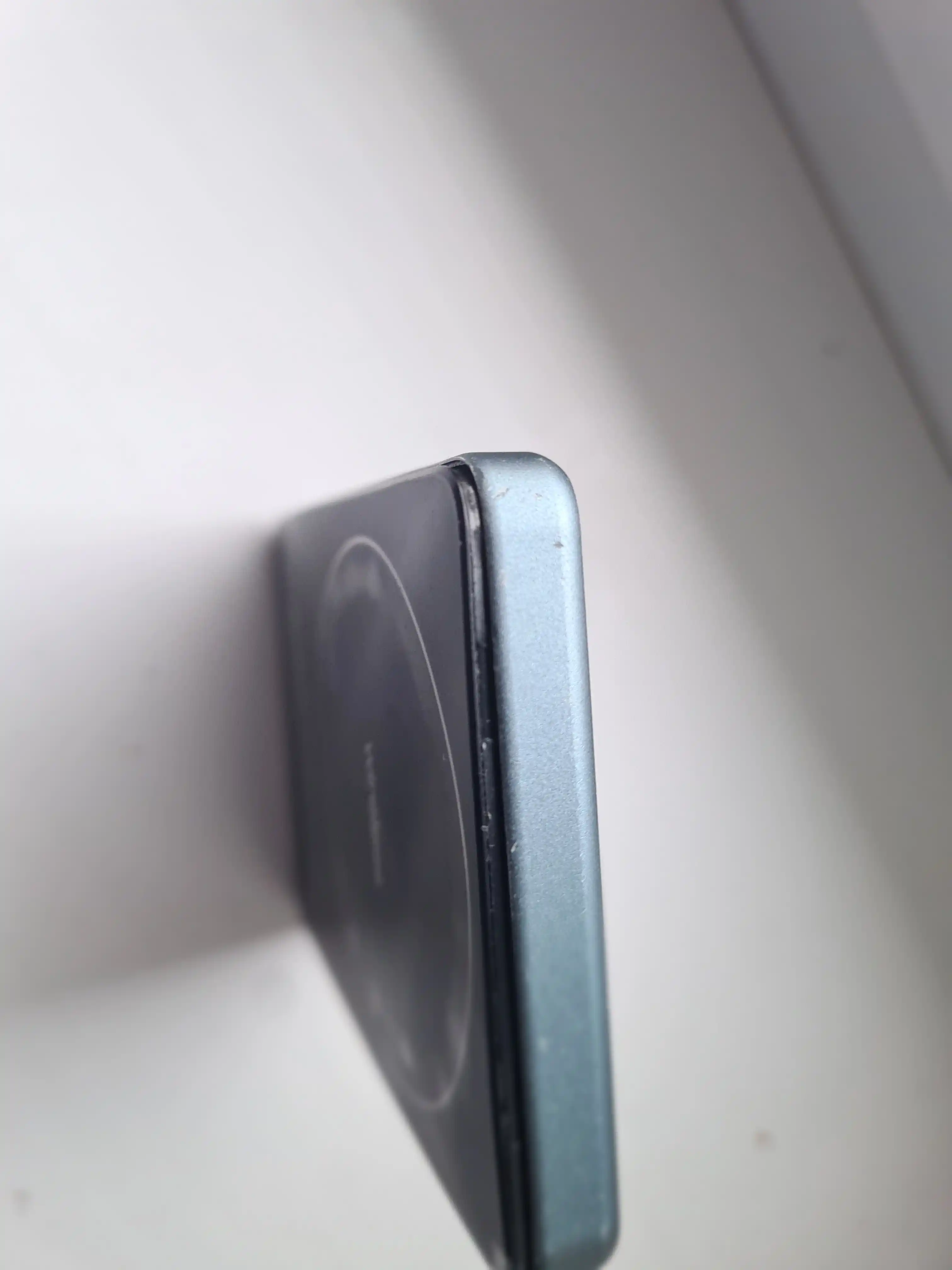 Simsiz tashqi akkumulyator MagSafe Power Bank, yupqa va zaryad ko'rsatkichi bilan