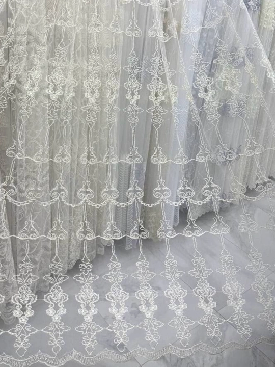 Tyul parda kashtali, nafis gulli, yengil va shaffof, bo‘yi 280 sm