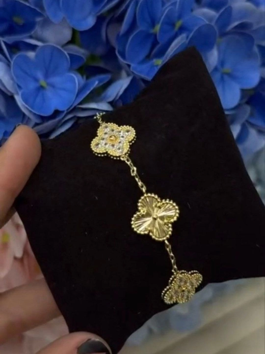 Женский браслет "Клевер" в стиле Van Cleef, золотистый с фианитами - 