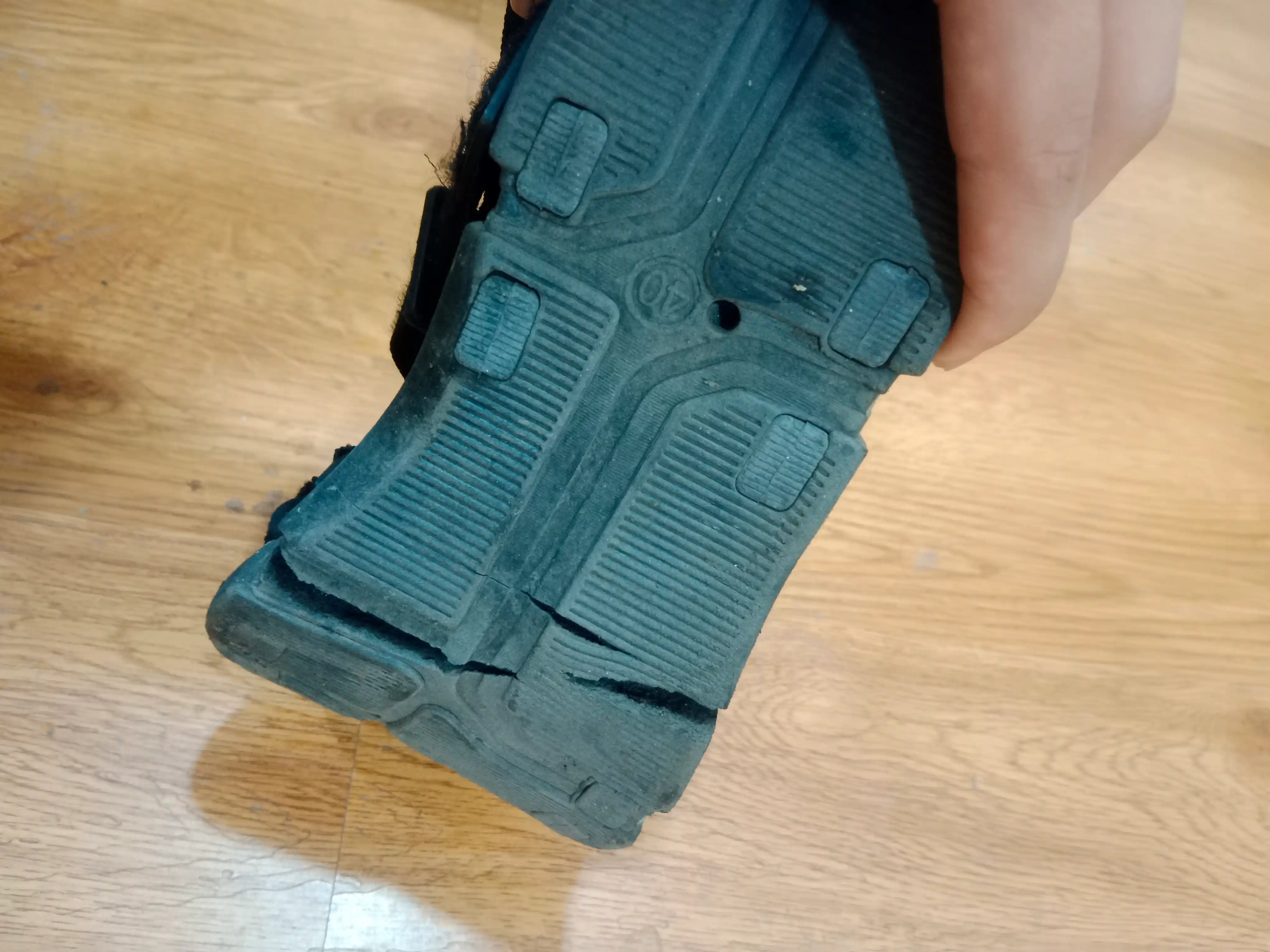 Erkaklar sandalilari, 40-45