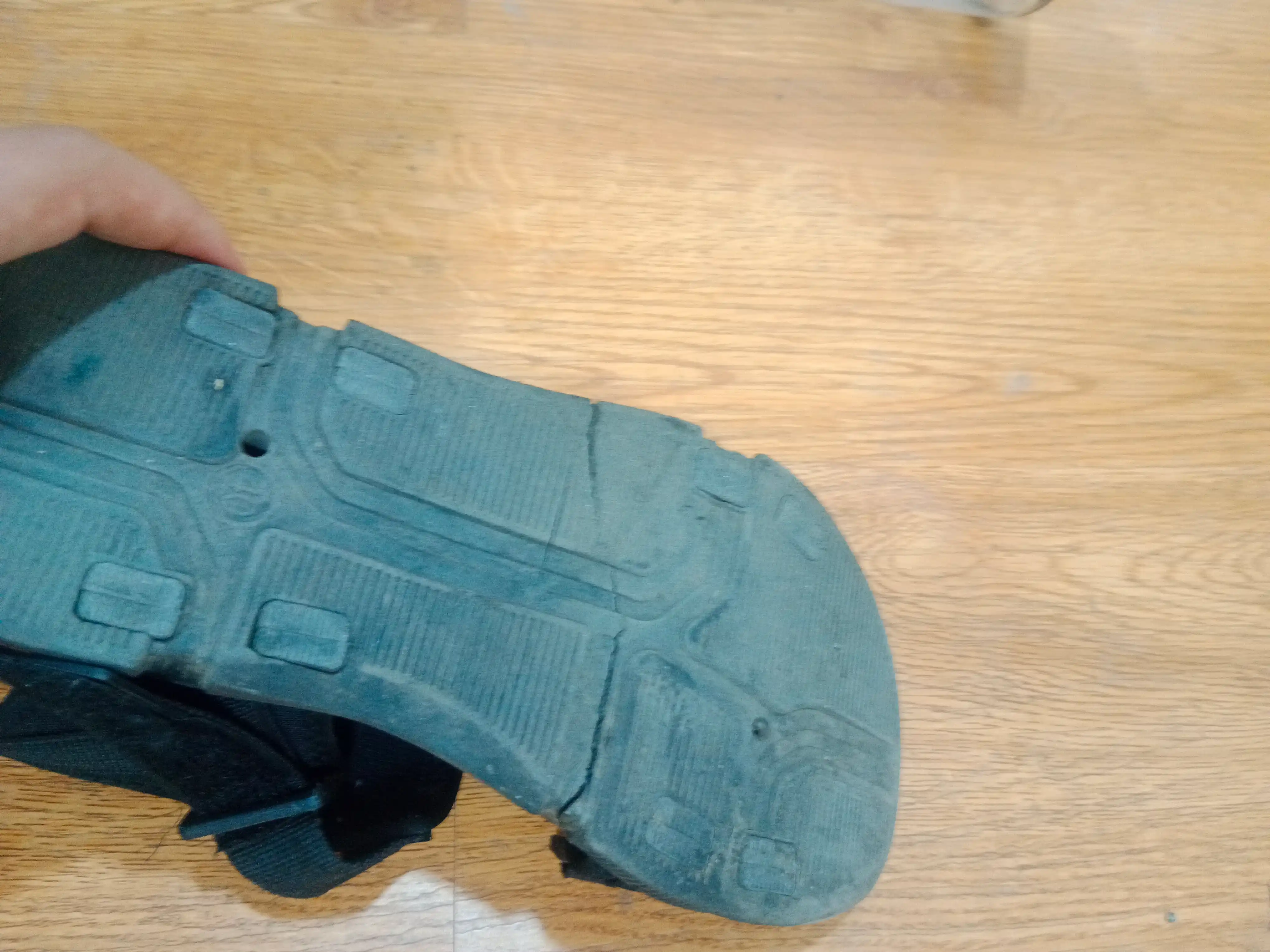 Erkaklar sandalilari, 40-45