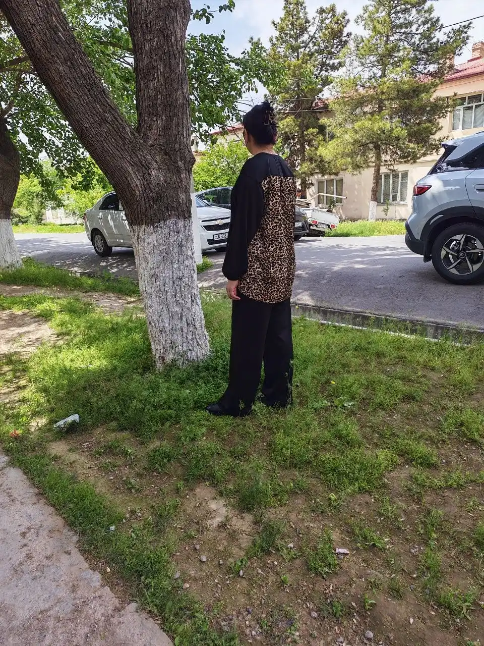 Ayollar kostyumi, ikkilik, katta o‘lchamli, yumaloq yoqa, NORA
