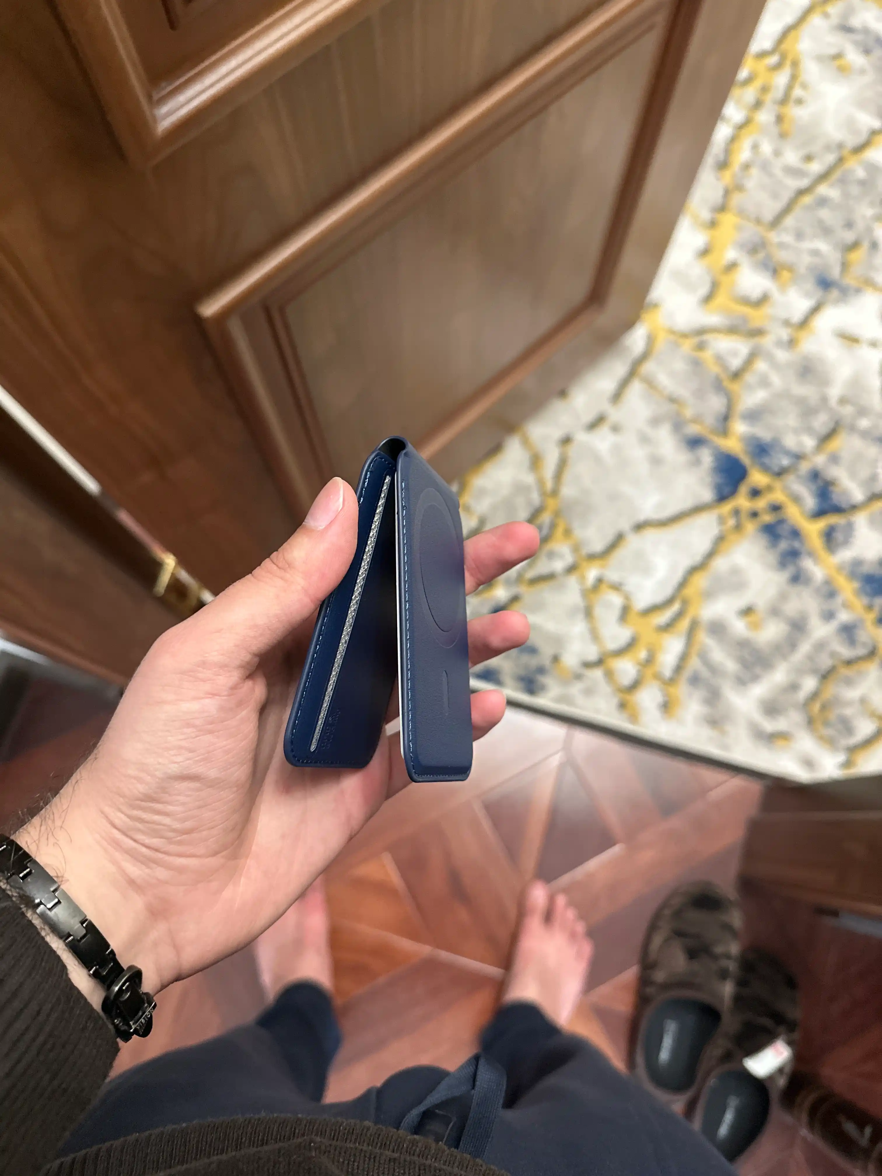 Кардхолдер Mark Ryden MR21 MagSafe для iPhone с RFID защитой