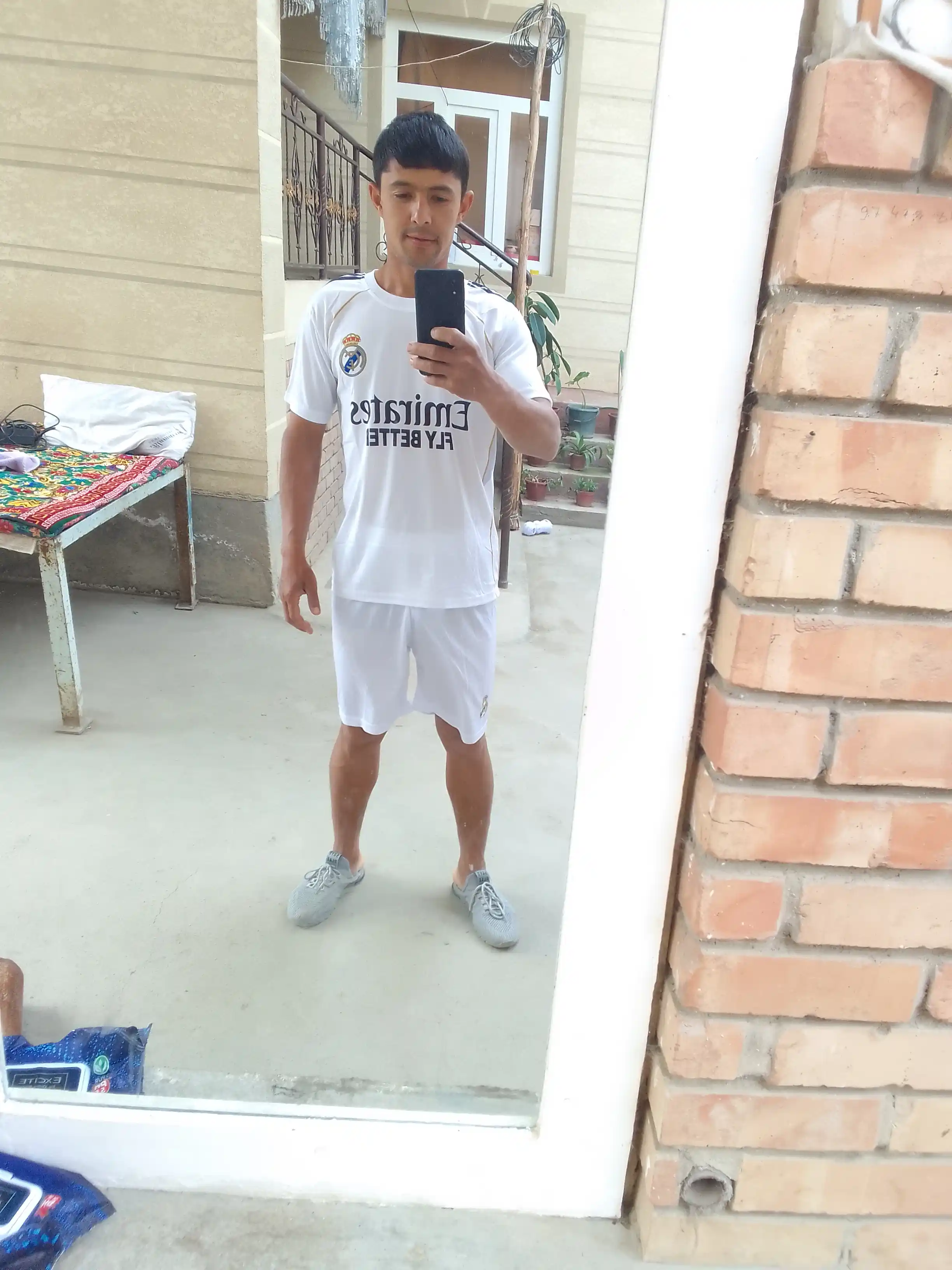 Futbol formasi ''REAL MADRID'', uy va safar uchrashuvlari uchun, 2025-26