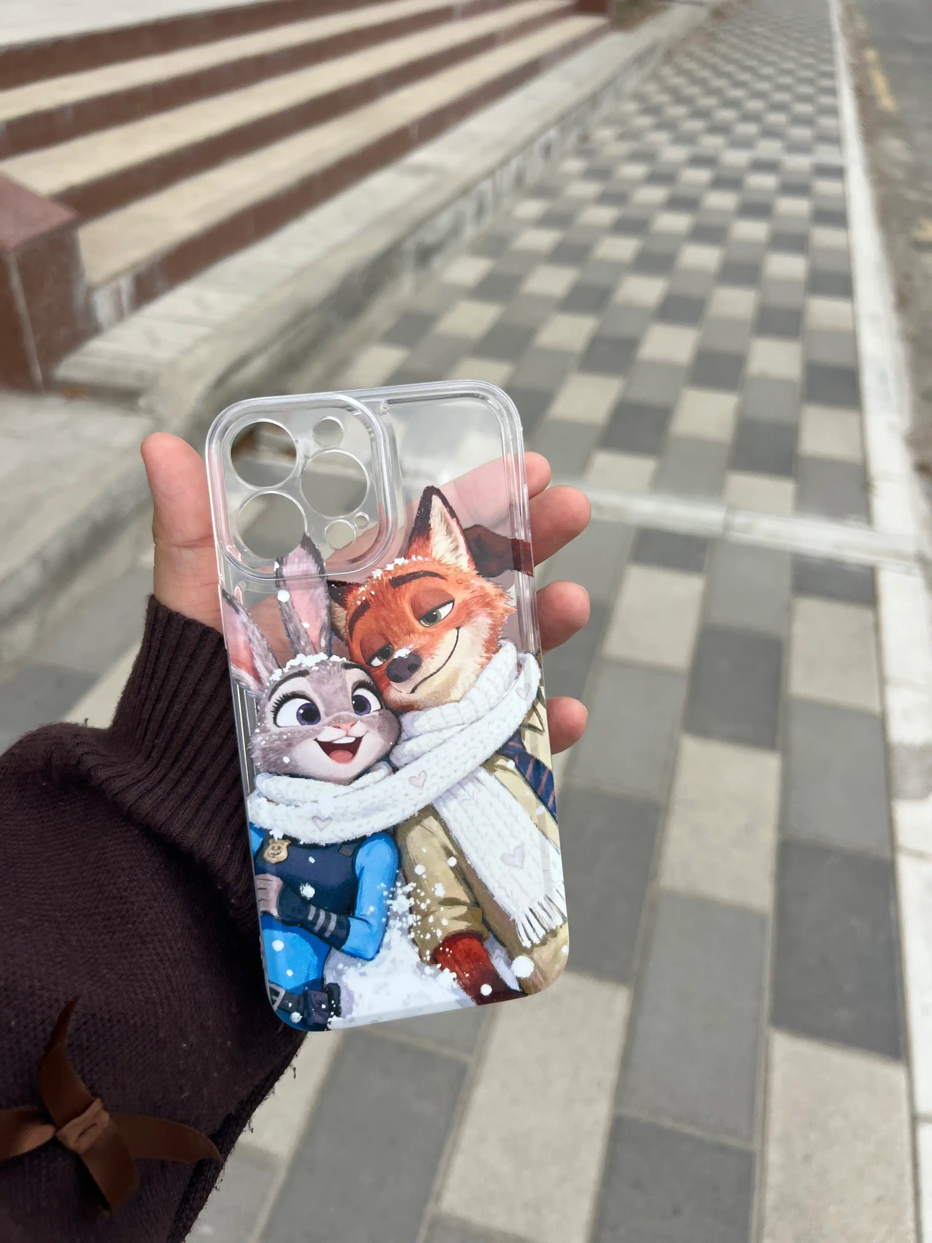 IPhone 11-17 Pro Max uchun "Zveropolis" multfilmi dizaynidagi yorqin bosma g‘ilof