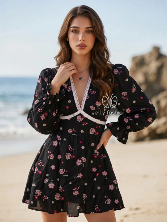 Платье женское, мини, с кружевной отделкой — EllyFashion