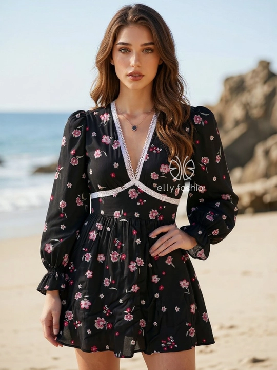 Платье женское, мини, с кружевной отделкой — EllyFashion