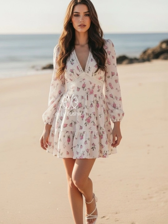 Платье женское, мини, с кружевной отделкой — EllyFashion