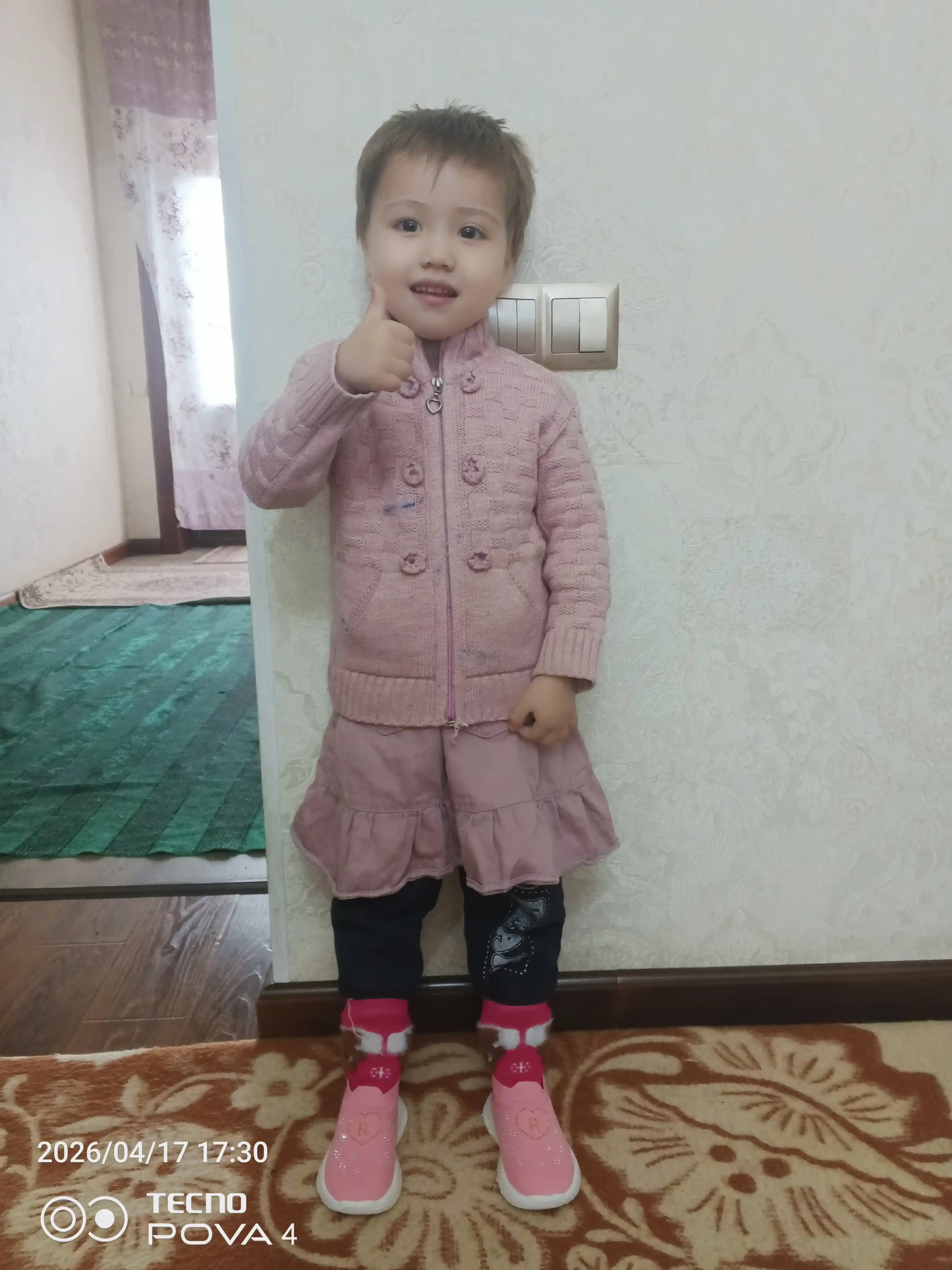 Qiz va o'g'il bolalar uchun kuz va bahor mavsumi uchun krossovkalar