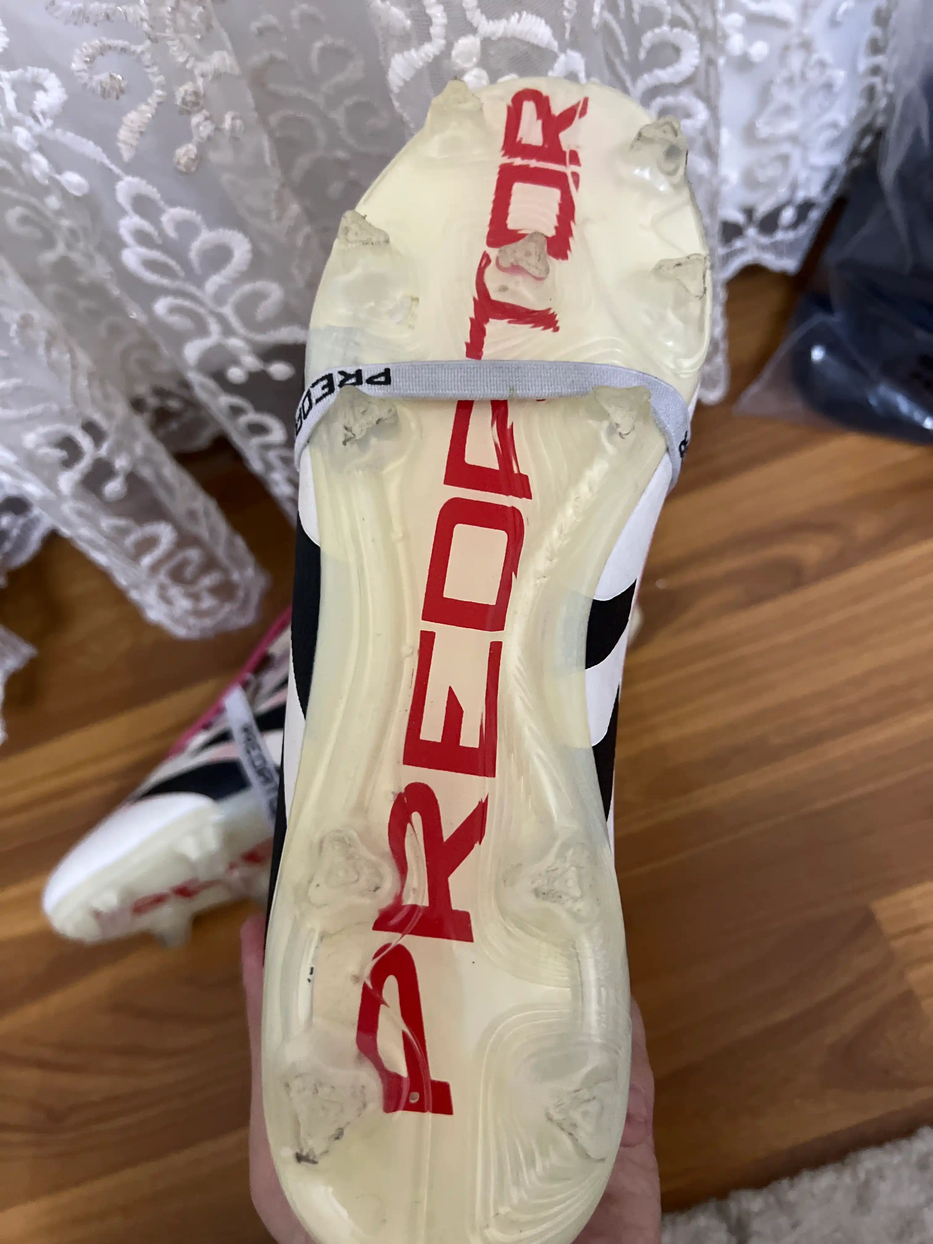 F50 va Predator futbol butsalari va sorokonojkalari, erkaklar va bolalar uchun