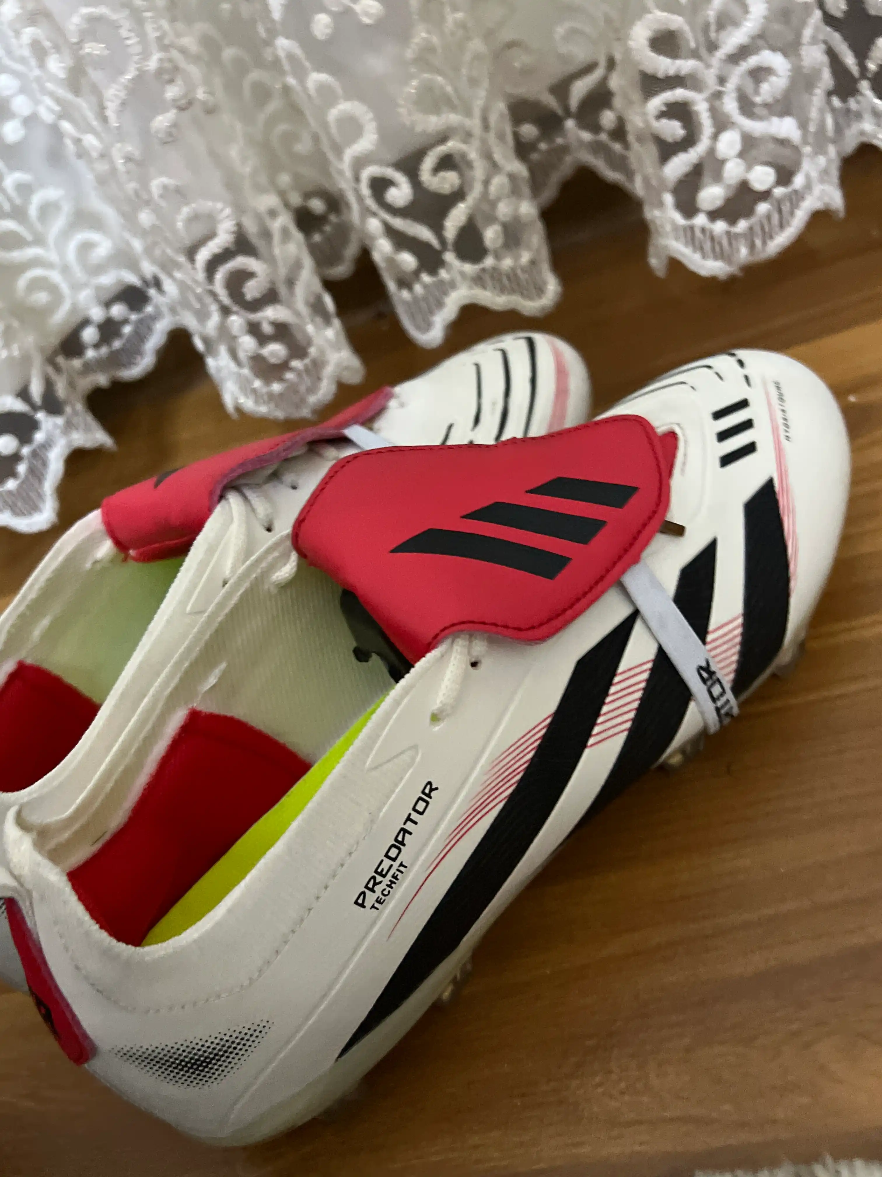 F50 va Predator futbol butsalari va sorokonojkalari, erkaklar va bolalar uchun