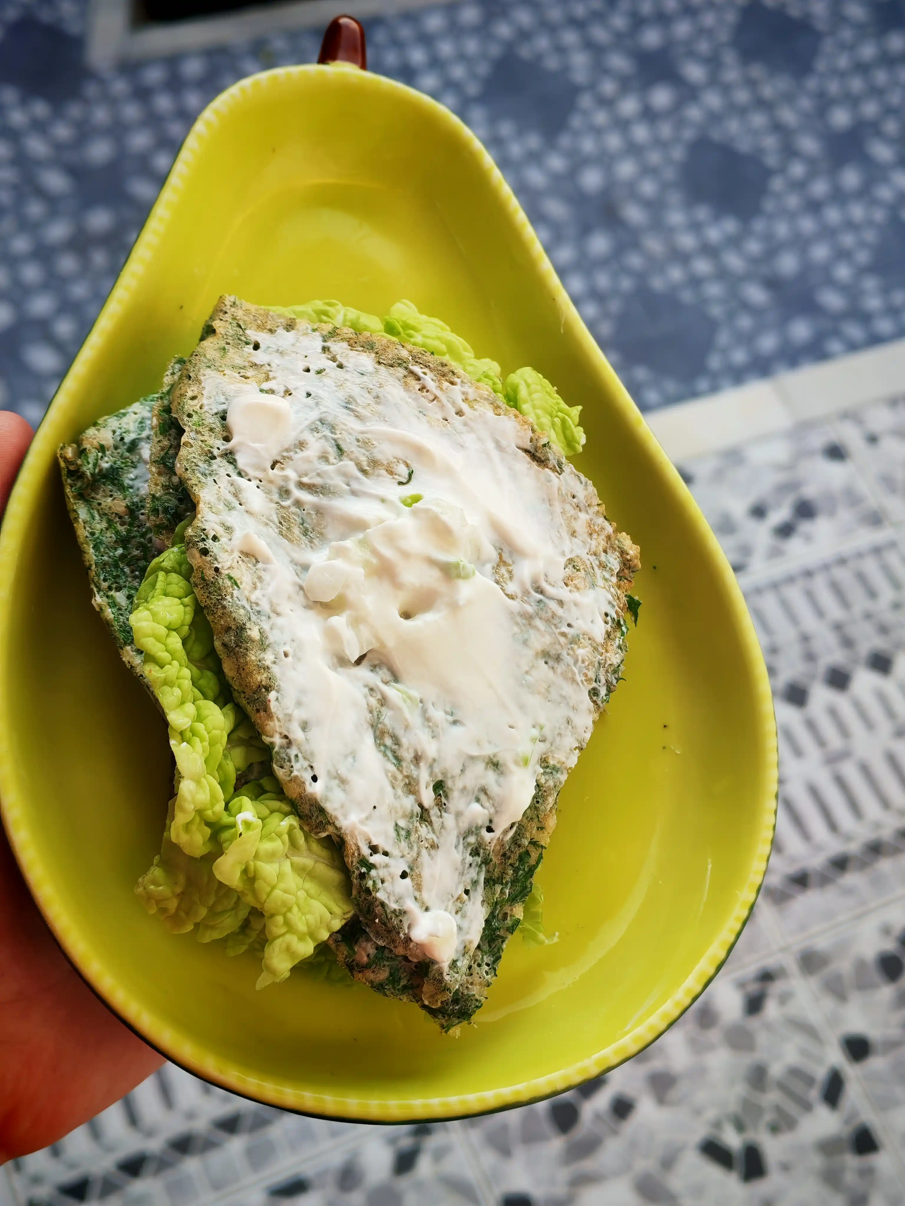 "Avokado" shaklidagi o'rtacha keramik likopcha, 21.5 sm