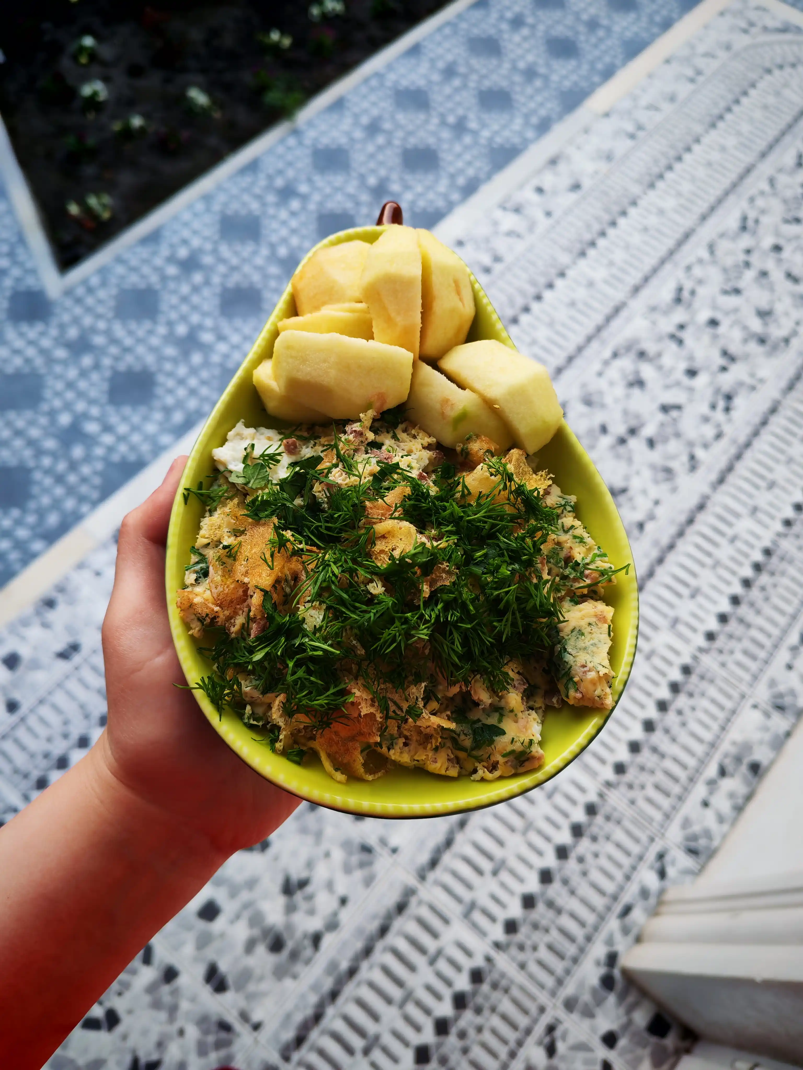 "Avokado" shaklidagi o'rtacha keramik likopcha, 21.5 sm