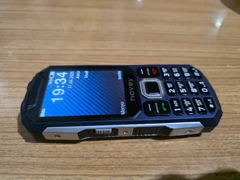 Knopkali telefon Novey T500, kamerasiz