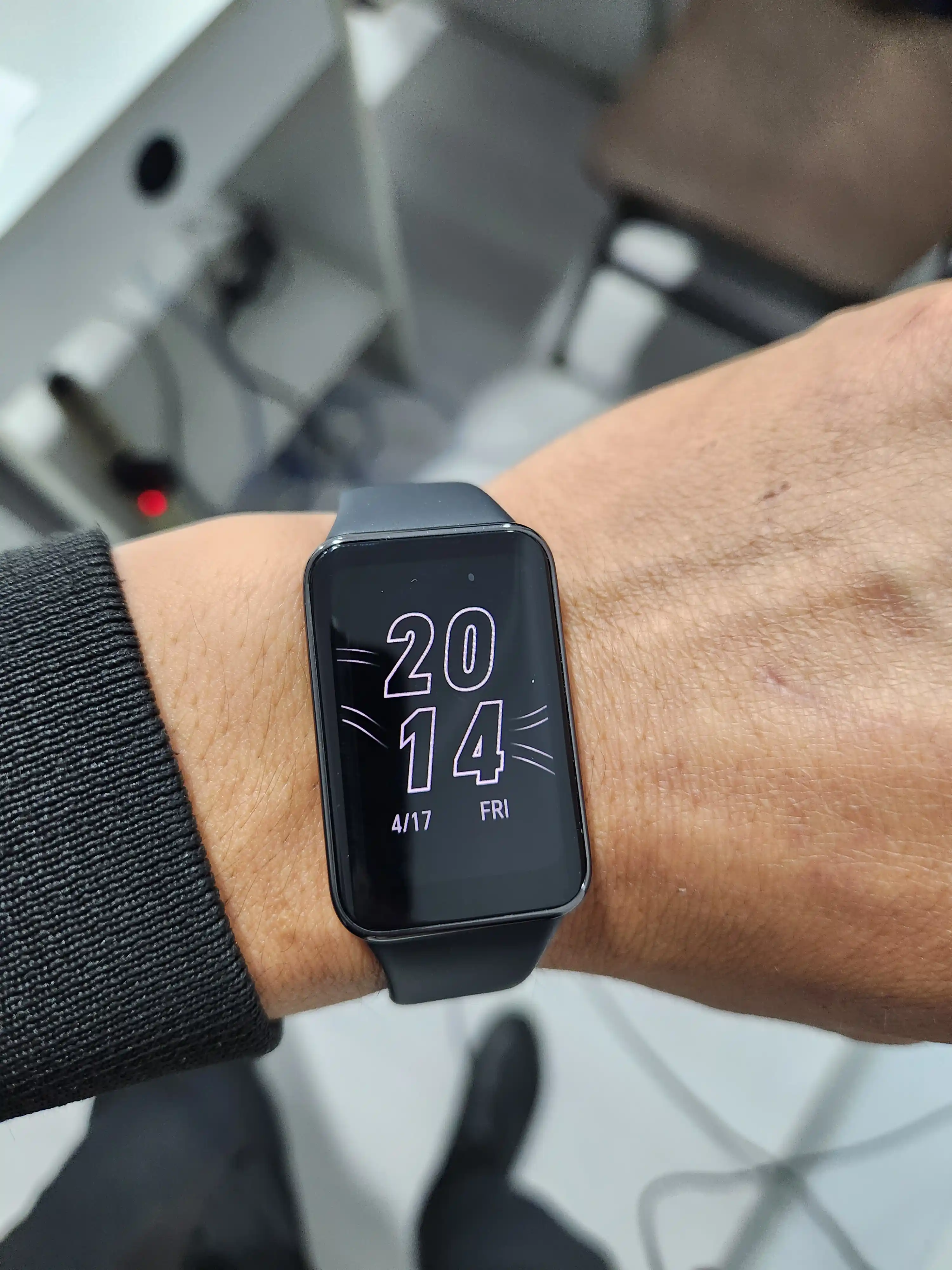 Honor Band 9 Asia, 1.57 dyuymli AMOLED 60Hz displey, 14 kunlik batareya, 96 ish rejimi