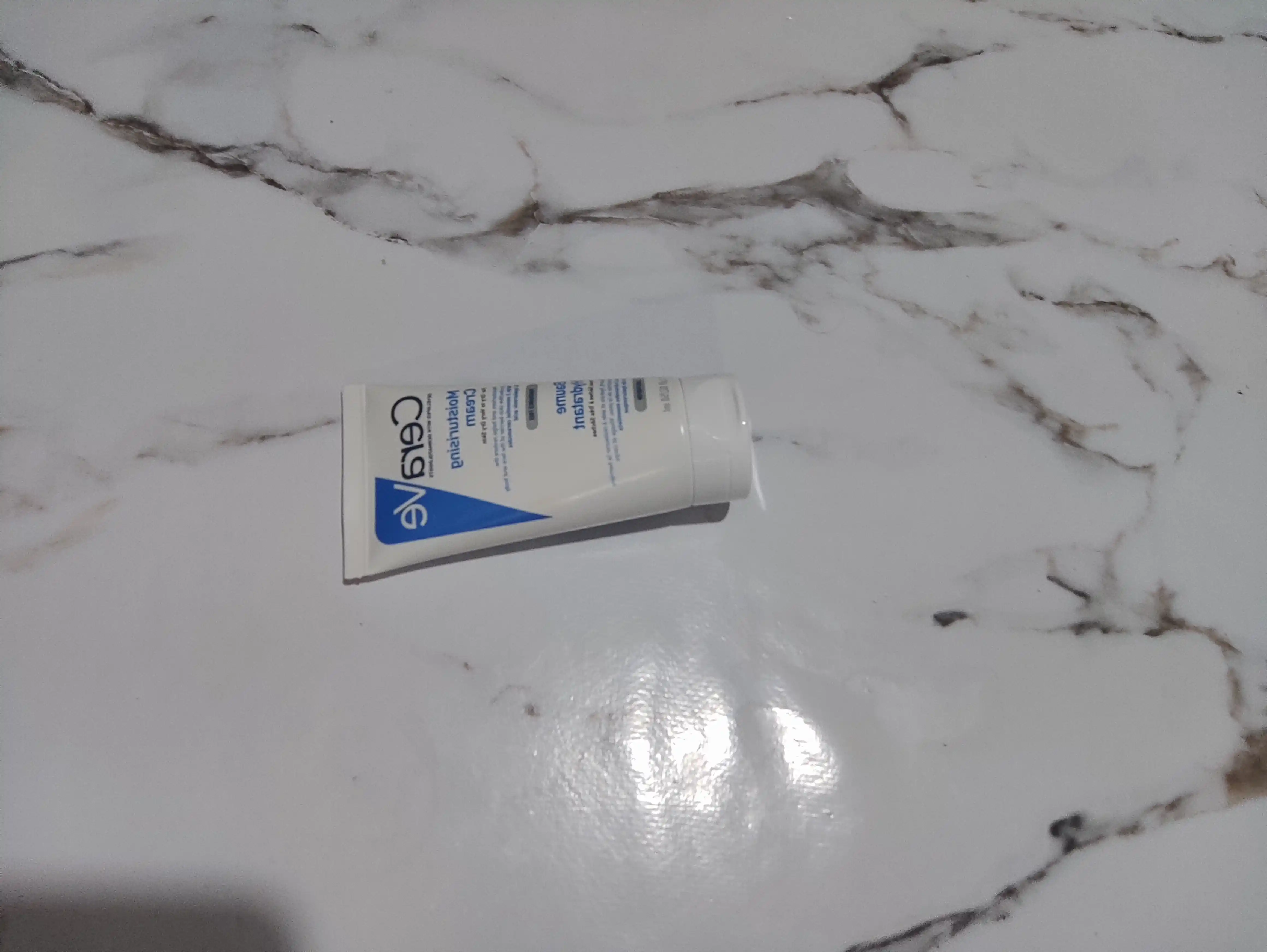 CeraVe Quruq va juda quruq yuz va badan terisi uchun namlantiruvchi krem, 50 ml