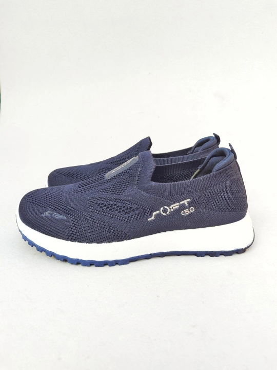 Erkaklarning kundalik krossovkalari, mokasin, chexka, erkaklar sliponi