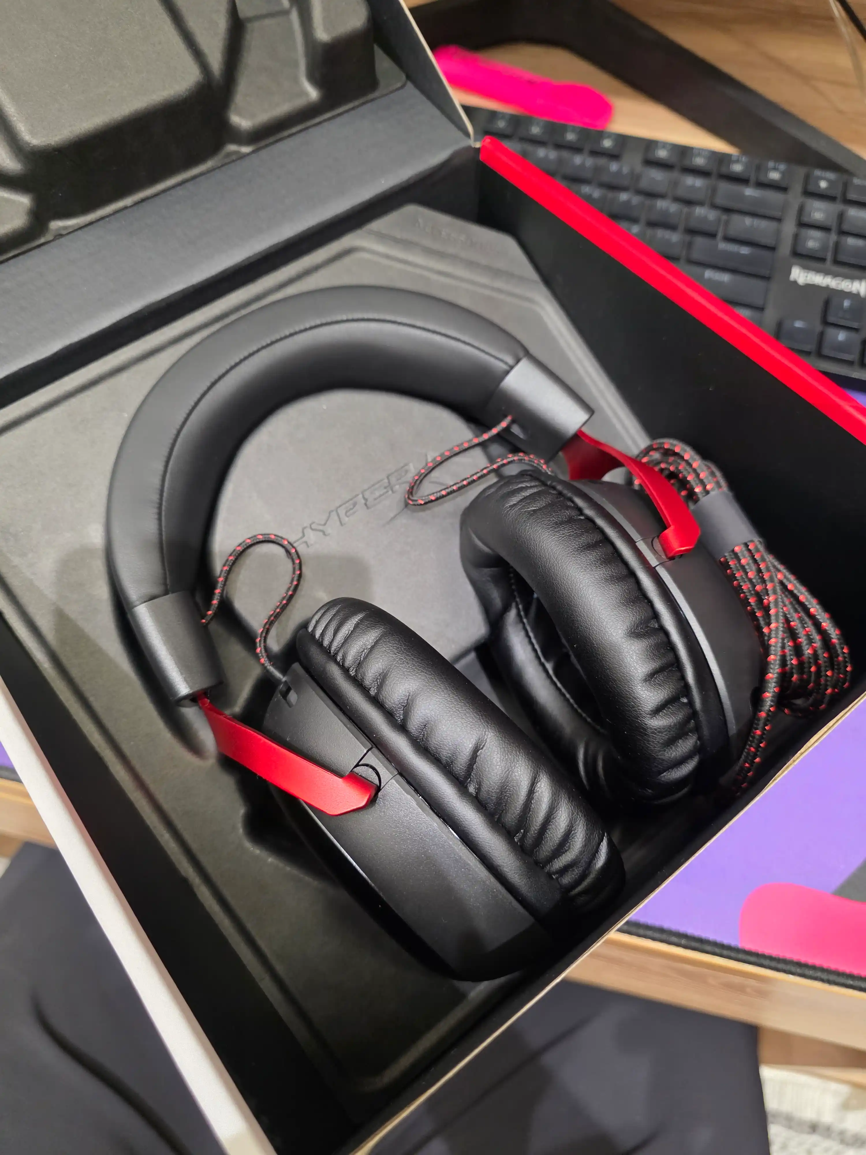 Oyin simli quloqchinlari HyperX Cloud III 7.1, oyin eshitish vositasi